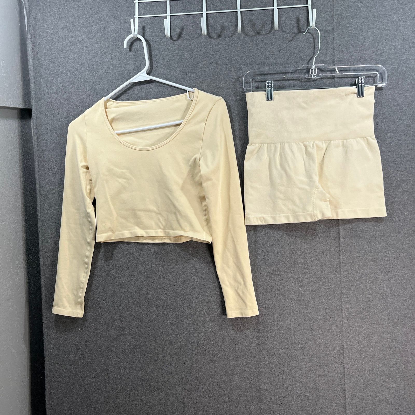 Other Workout 2 PC Crop Top Long Sleeve and Short Bottom Size M / US 6-8 / IT 42-44 - 1 Thumbnail