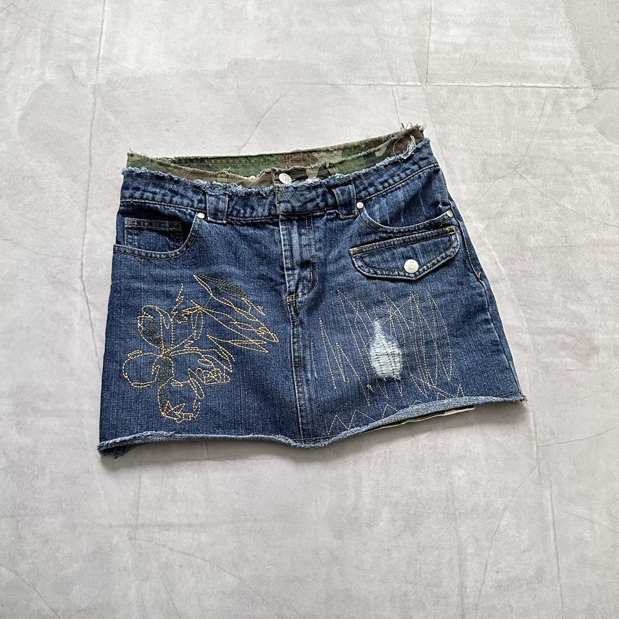 Ed Hardy 00s Hysteric Glamour Style Mini Skirt Embroidered Denim Size 28" / US 6 / IT 42 - 1 Thumbnail