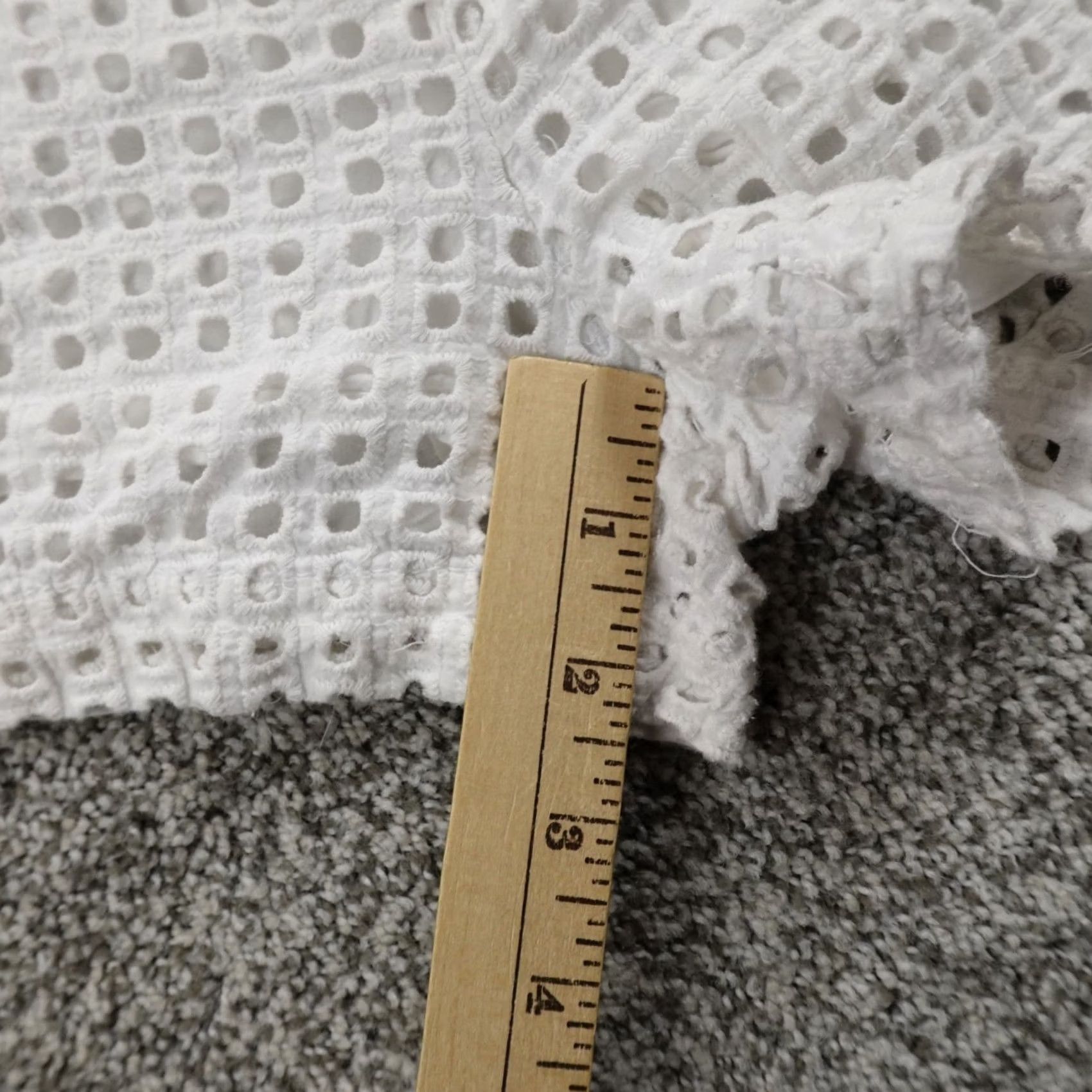 Gap Gap Shorts Womens 4 White Chino Mid Rise City Beach Preppy Boho Casual Everyday Shorts Womens Regular White 4 Gap Size 27" / US 4 / IT 40 - 3 Thumbnail