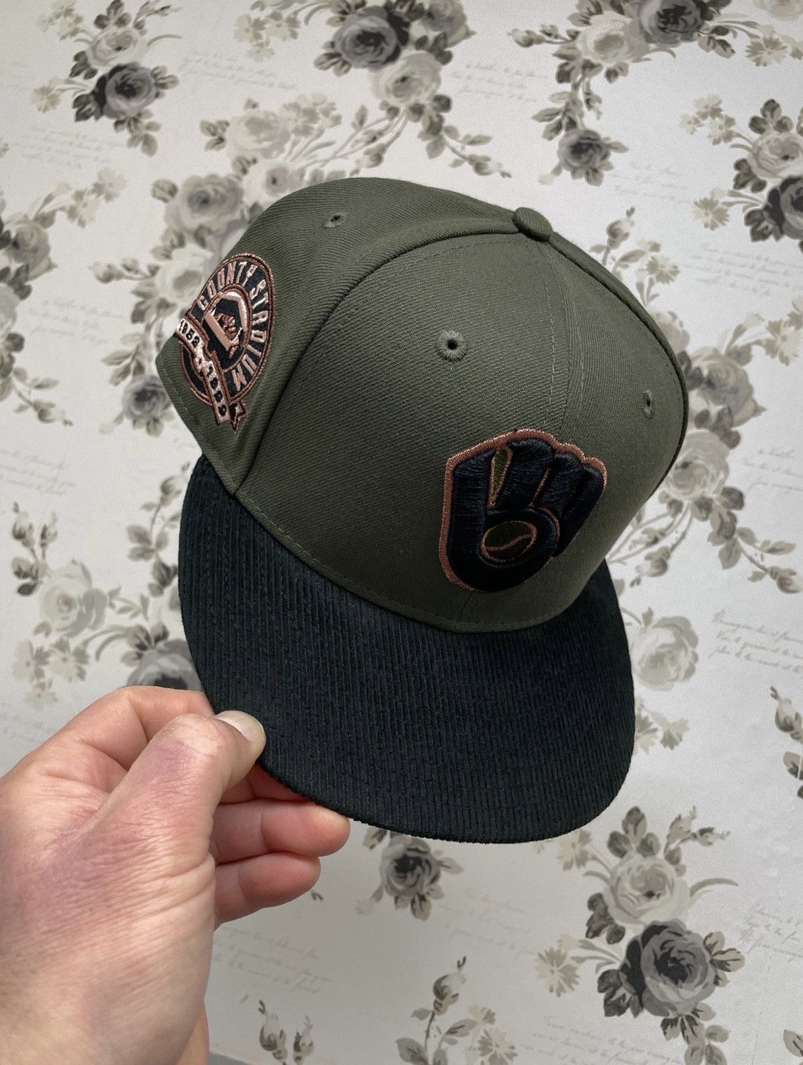 image of New Era Milwaukee Brewers Corduroy Fitted Hat in Green, Men's