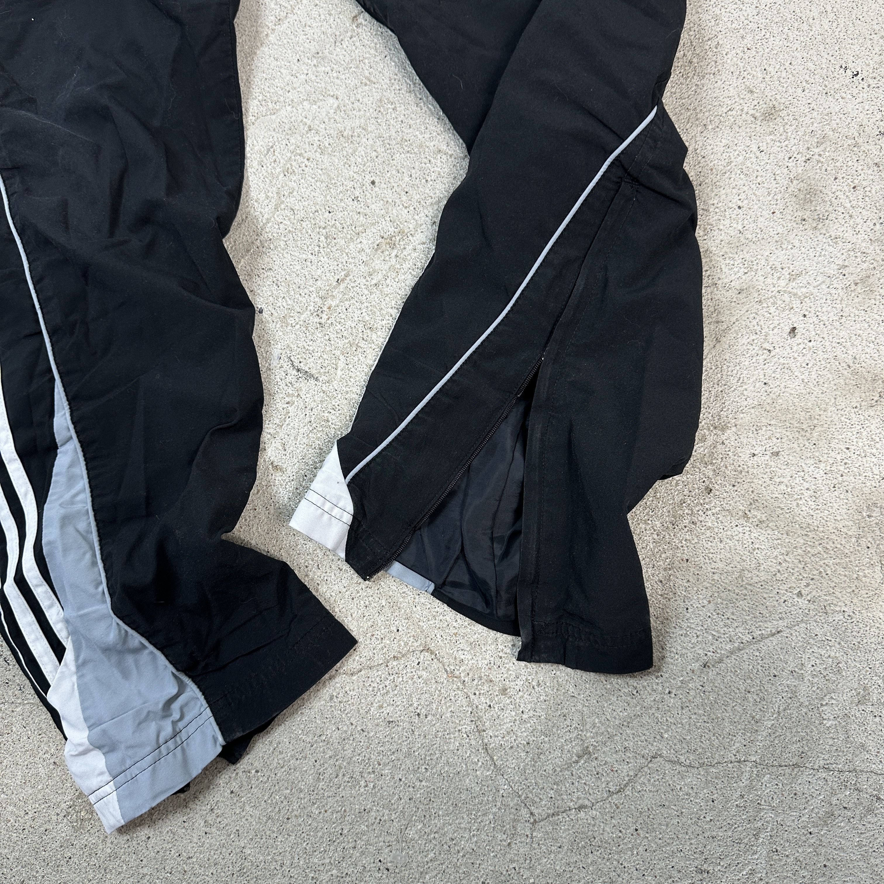 Adidas × Vintage Vintage Sportswear Archive Baggy Adidas Y2K Sweatpants Size US 34 / EU 50 - 2 Thumbnail