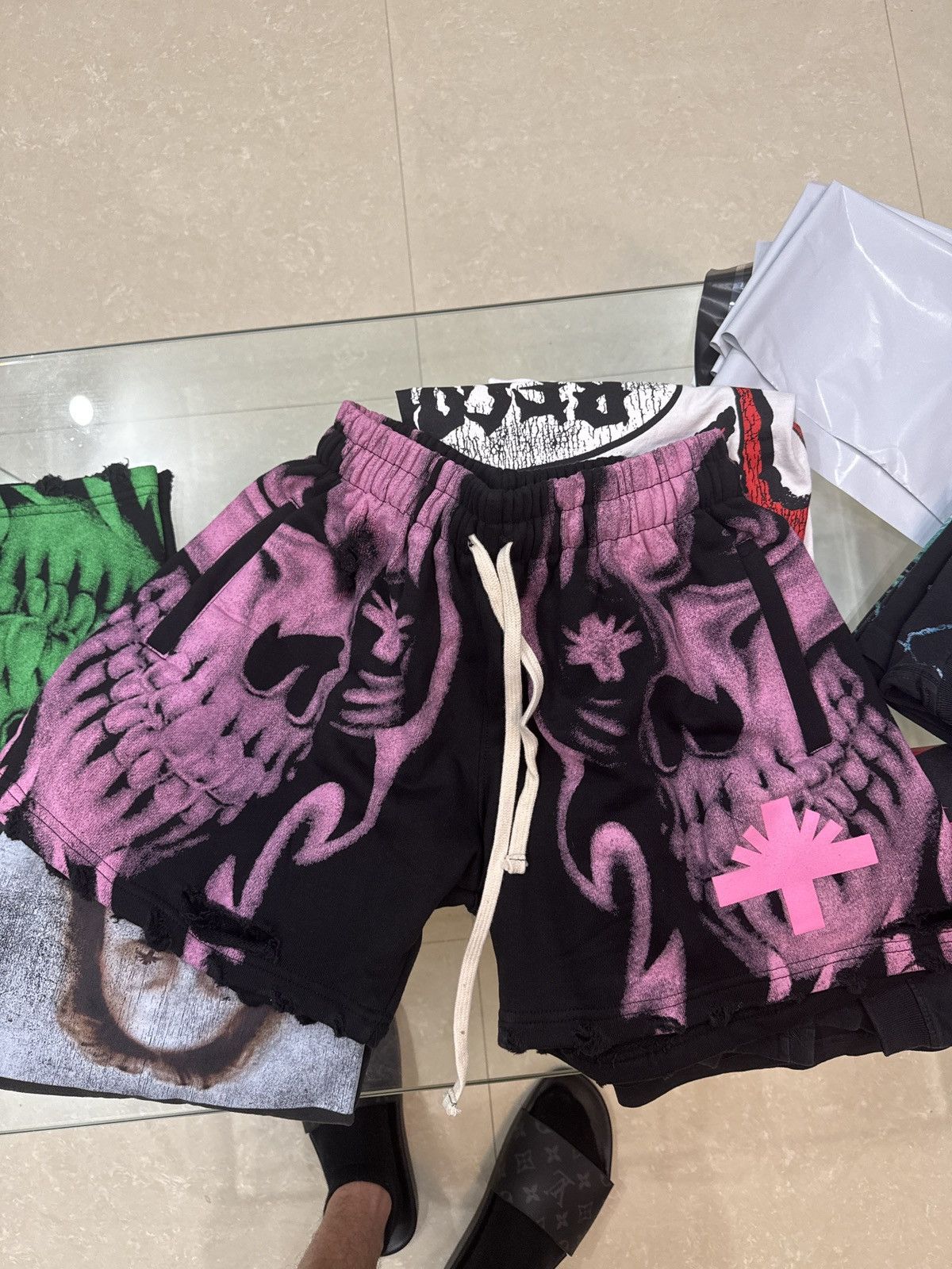 Vertabrae Vertabrae skull shorts Size US 30 / EU 46 - 1 Thumbnail