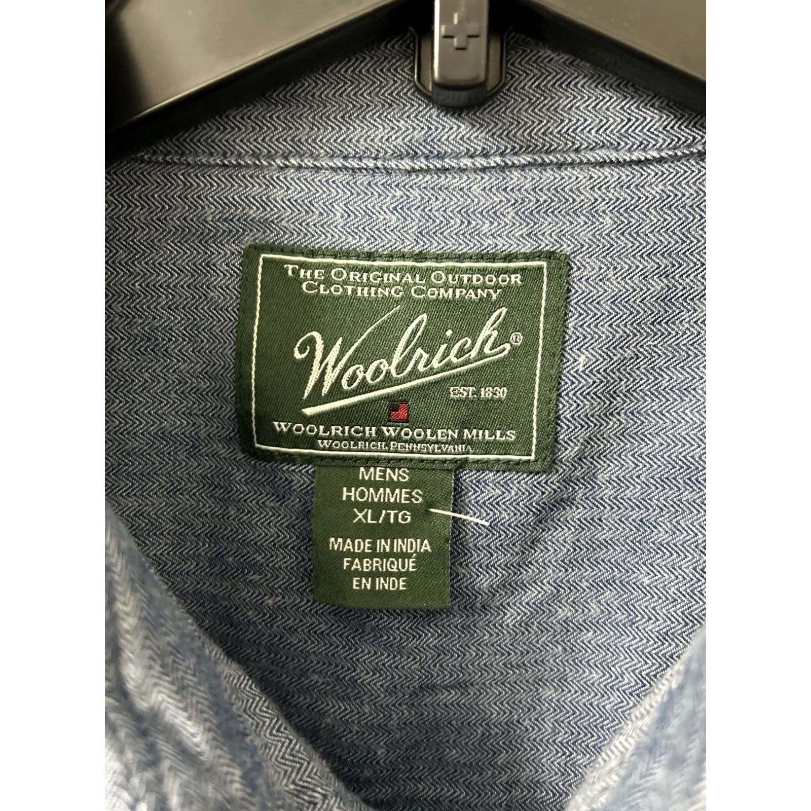 Vintage VINTAGE Woolrich Shirt Mens XL Blue Herringbone 100% Organic Cotton Button Down L/S Size US XL / EU 56 / 4 - 7 Thumbnail