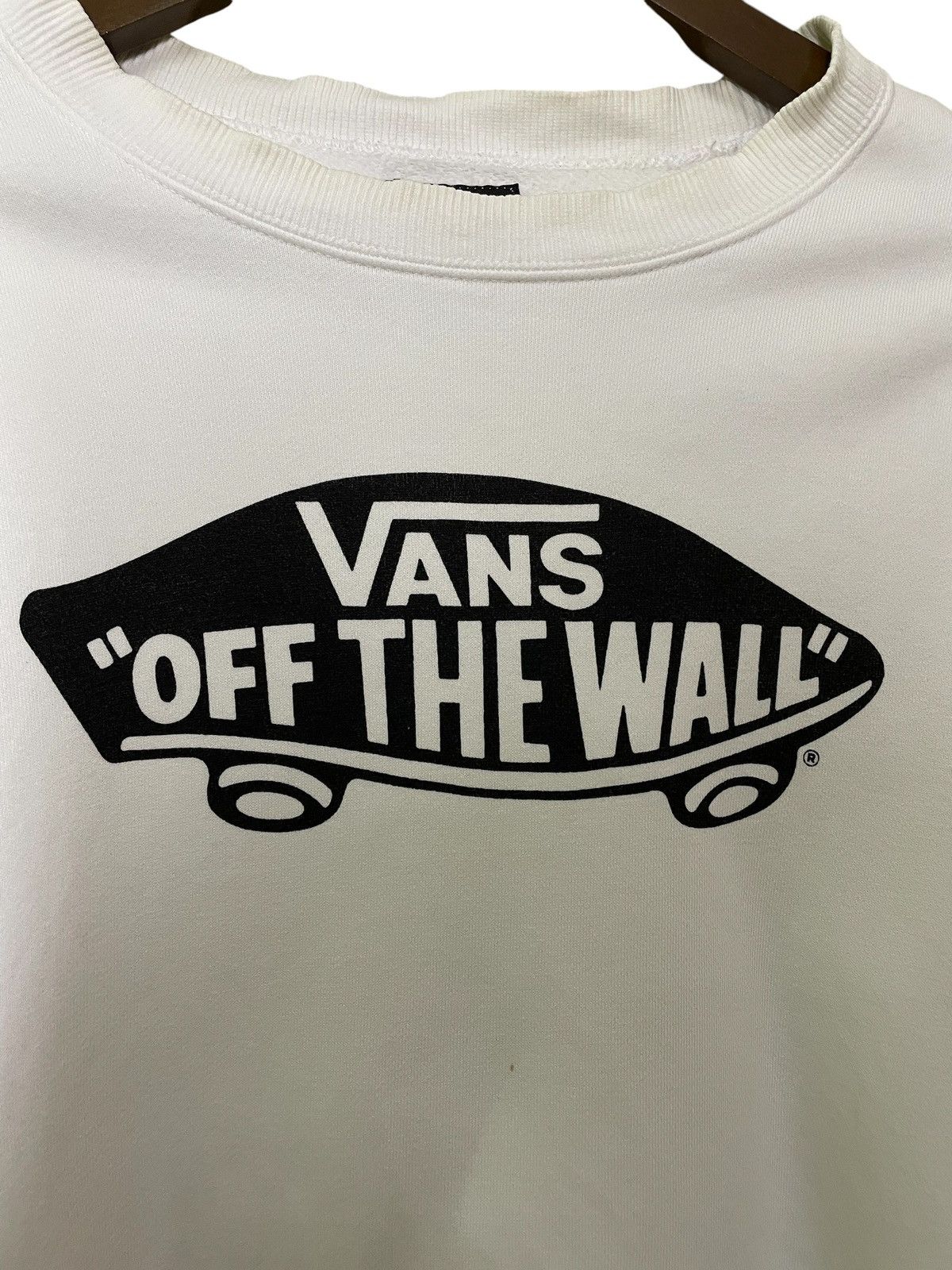 Japanese Brand VANS OFF THE WALL CREWNECK BIG LOGO PRINT SIZE L Size US L / EU 52-54 / 3 - 5 Thumbnail