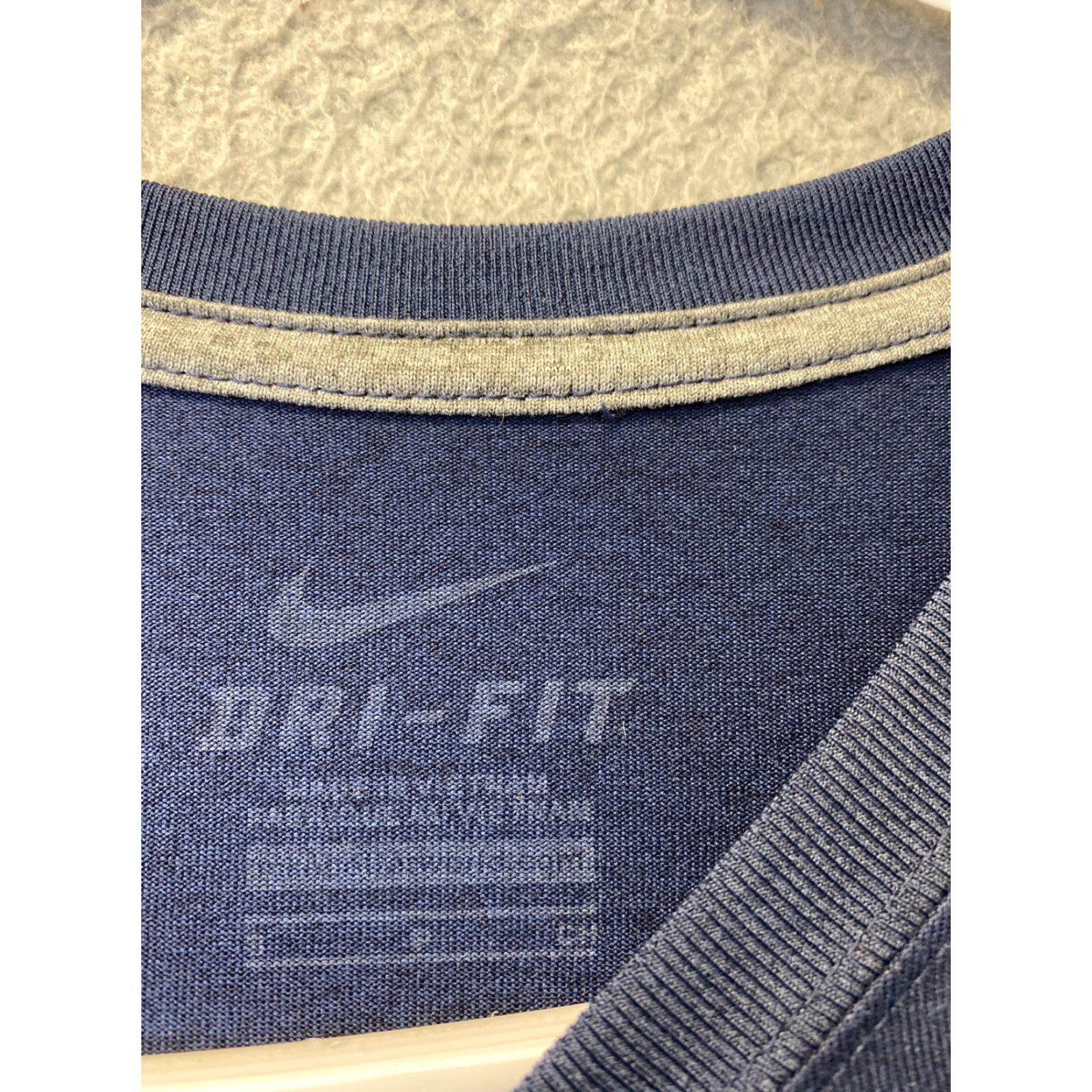 Nike Nike Dri-Fit Shirt Men's Size S Athletic Long Sleeve Navy /36-67 Base Layer Top Shirts & Tops Tank Running Football Activewear Size US S / EU 44-46 / 1 - 6 Thumbnail