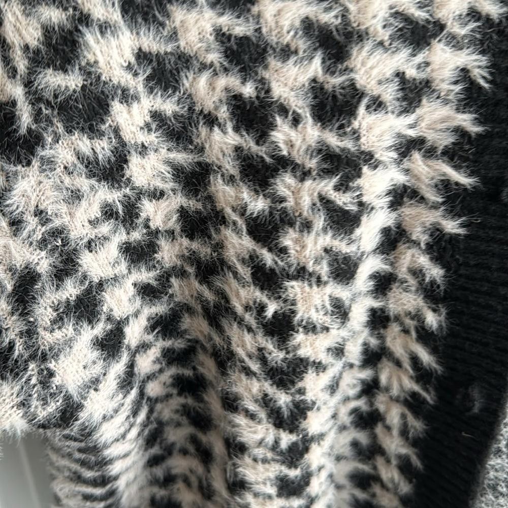 Elie Tahari Tahari houndstooth sweater with gold buttons Size XS / US 0-2 / IT 36-38 - 3 Thumbnail