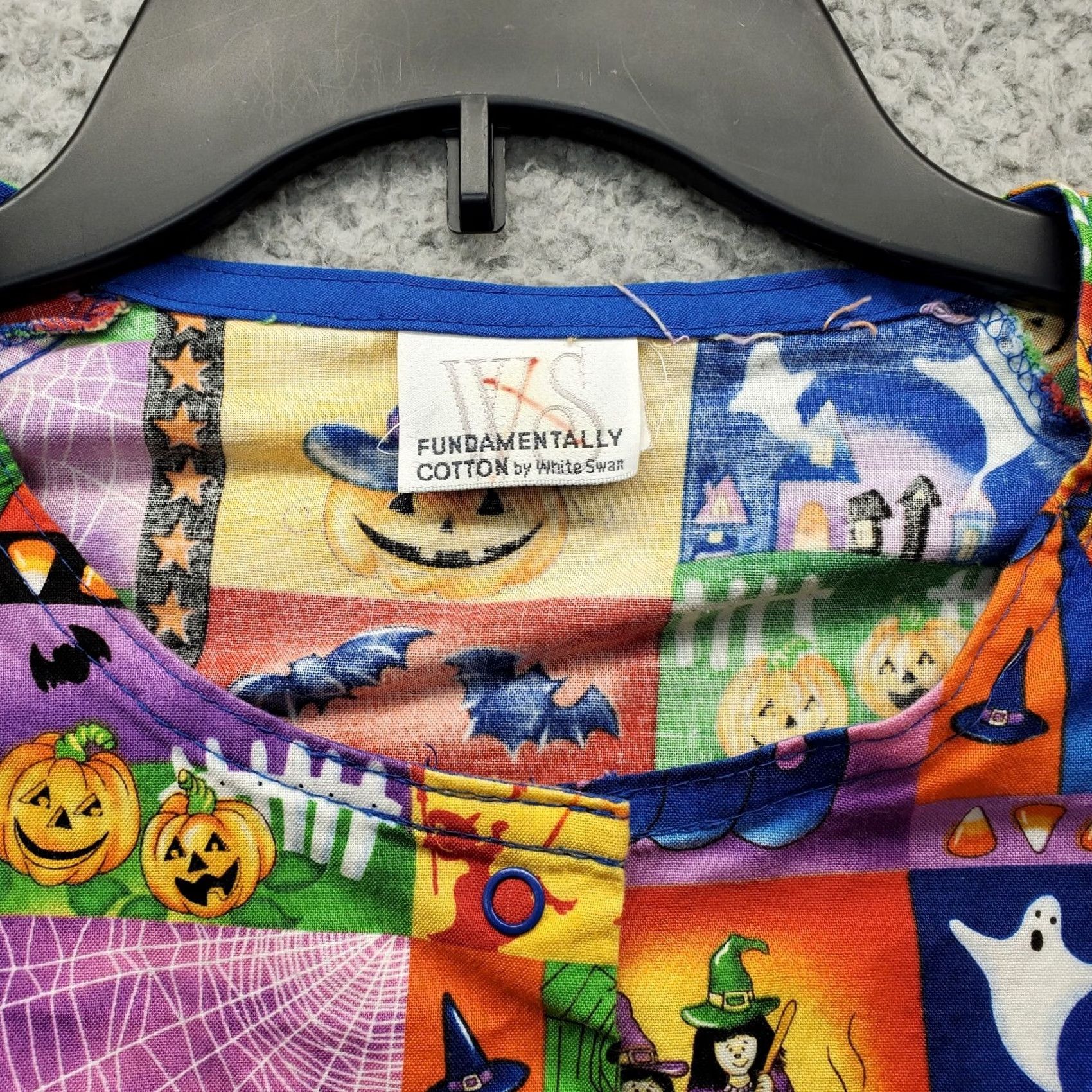 Vintage White Swan Fall Halloween Scrub Top Womens M Multi Pumpkin & Witches Print Snap Front Size M / US 6-8 / IT 42-44 - 6 Thumbnail