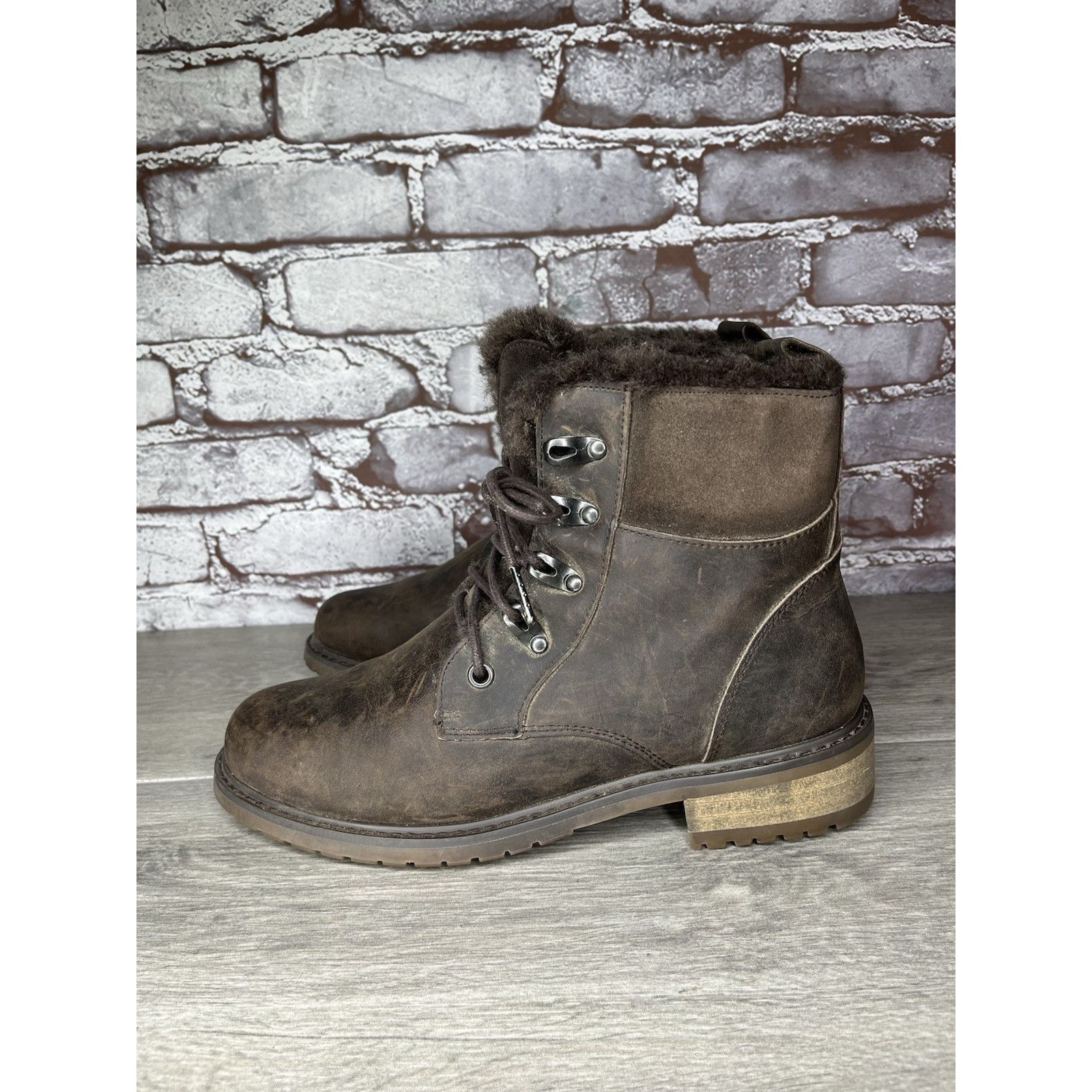 Ugg EMU Australia Waterproof Dark Brown Leather Ankle Hiker Boot Size US 9 / IT 39 - 19 Thumbnail