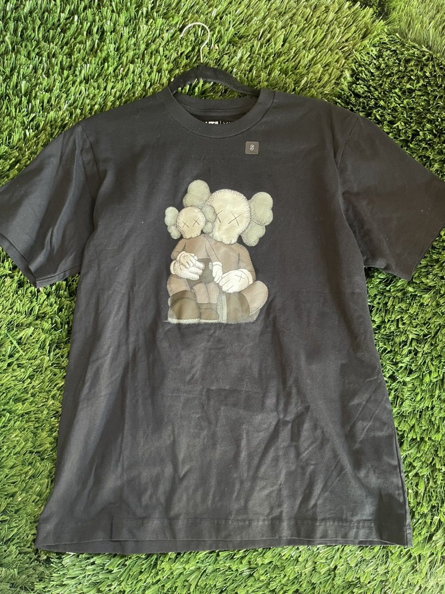 Kaws × Uniqlo Kaws Uniqlo Tee Black Size US S / EU 44-46 / 1 - 1 Thumbnail