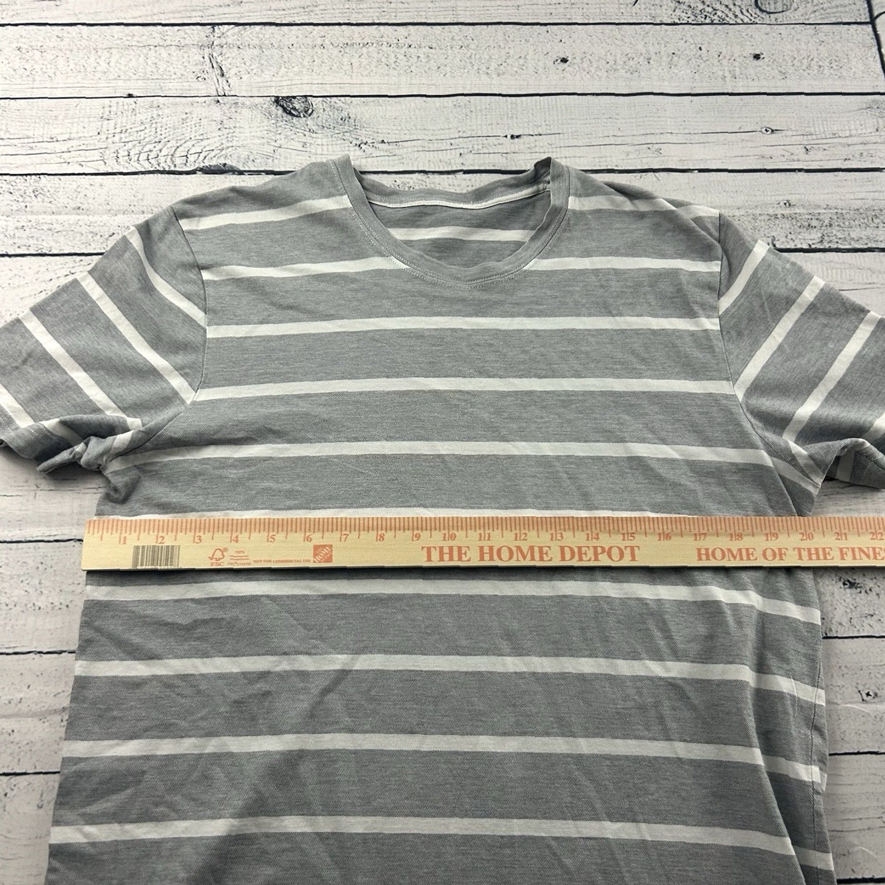 TravisMathew Travis Mathew Short Sleeve T-Shirt Men M Gray White Striped Shirt Size US M / EU 48-50 / 2 - 3 Thumbnail