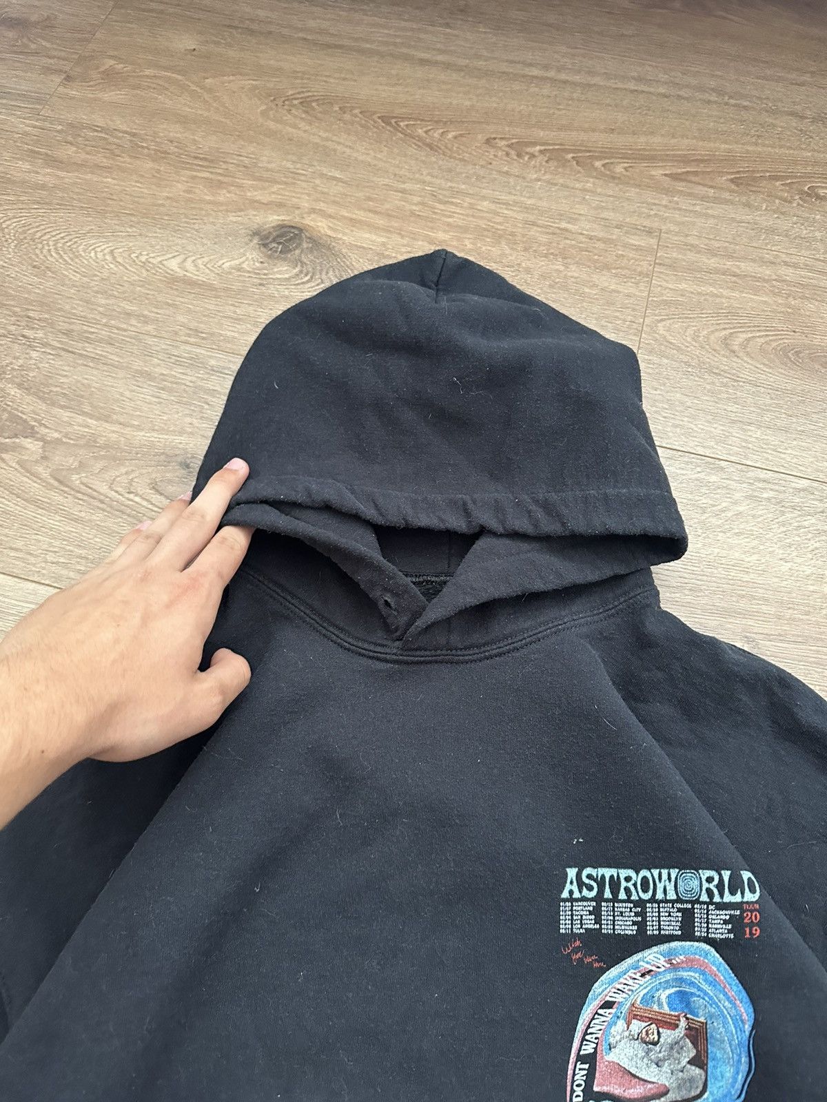Travis Scott 🔥VINTAGE ASTROWORLD I DONT WANNA WAKE UP 2019 TOUR HOODIE🔥 Size US M / EU 48-50 / 2 - 6 Thumbnail