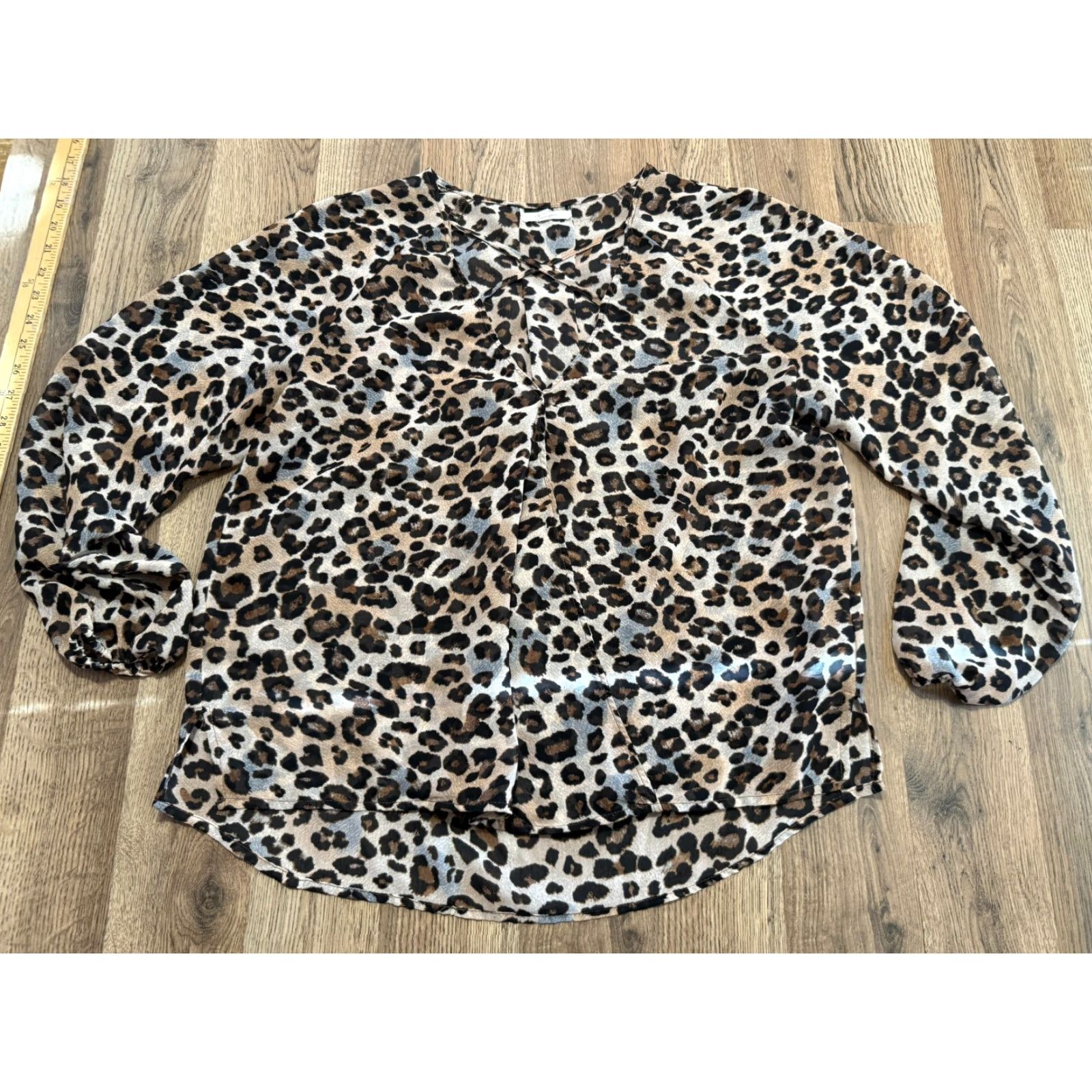 Vintage Maurices Blouse Womens Large Brown Black Cheetah Print Long Sleeve V-Neck Modern Leopard Shirt Womens Large Brown Cheetah Print V-Neck Maurices Blouse Size L / US 10 / IT 46 - 2 Thumbnail