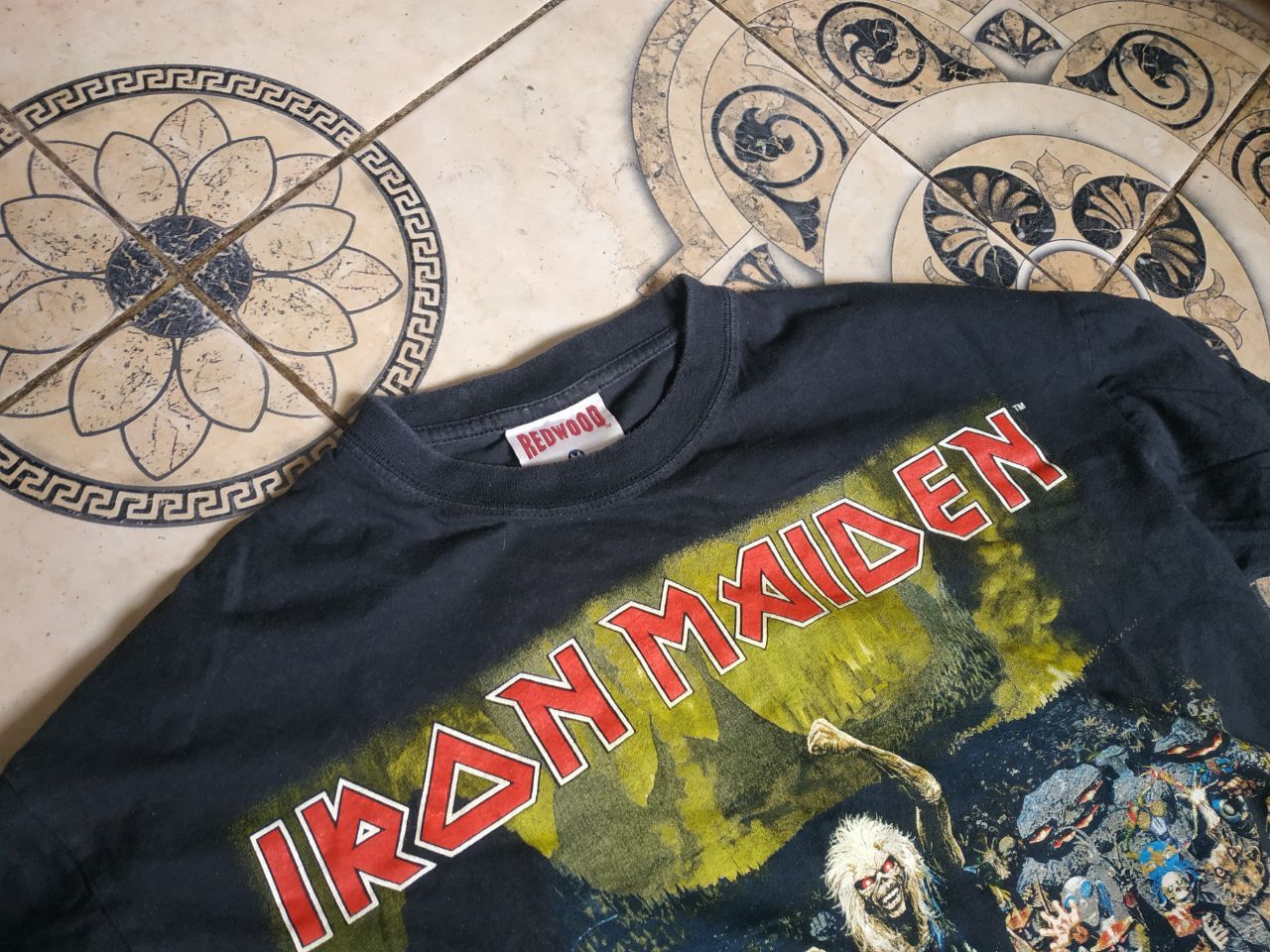 Iron Maiden Iron Maiden — 2000 Earls Court "That's Me Mum" Tee Vintage Size US M / EU 48-50 / 2 - 22 Thumbnail