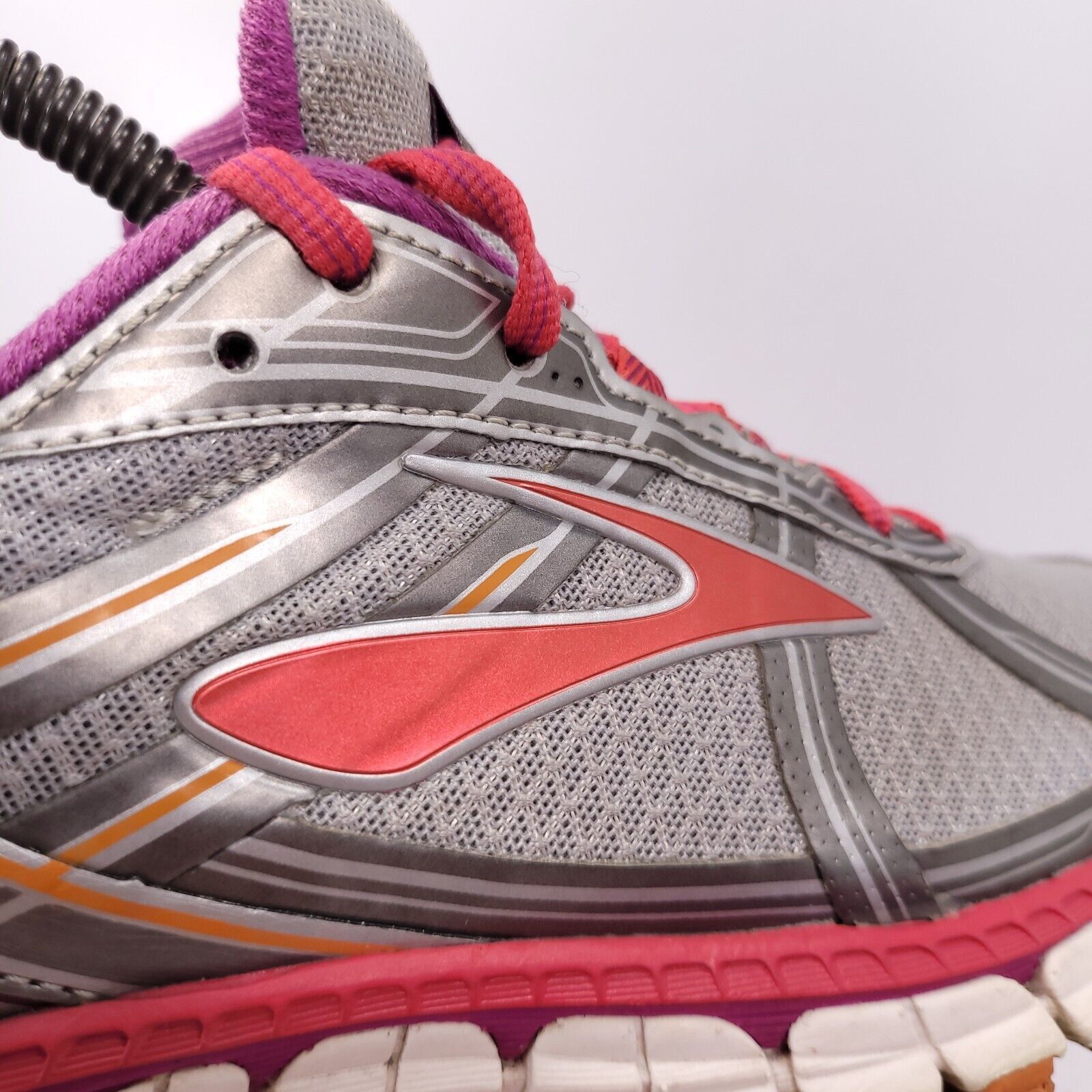 Brooks Brooks Defyance 9 Shoe Womens Size 8.5 1202051B003 Gray Pink Size US 8.5 / IT 38.5 - 8 Thumbnail