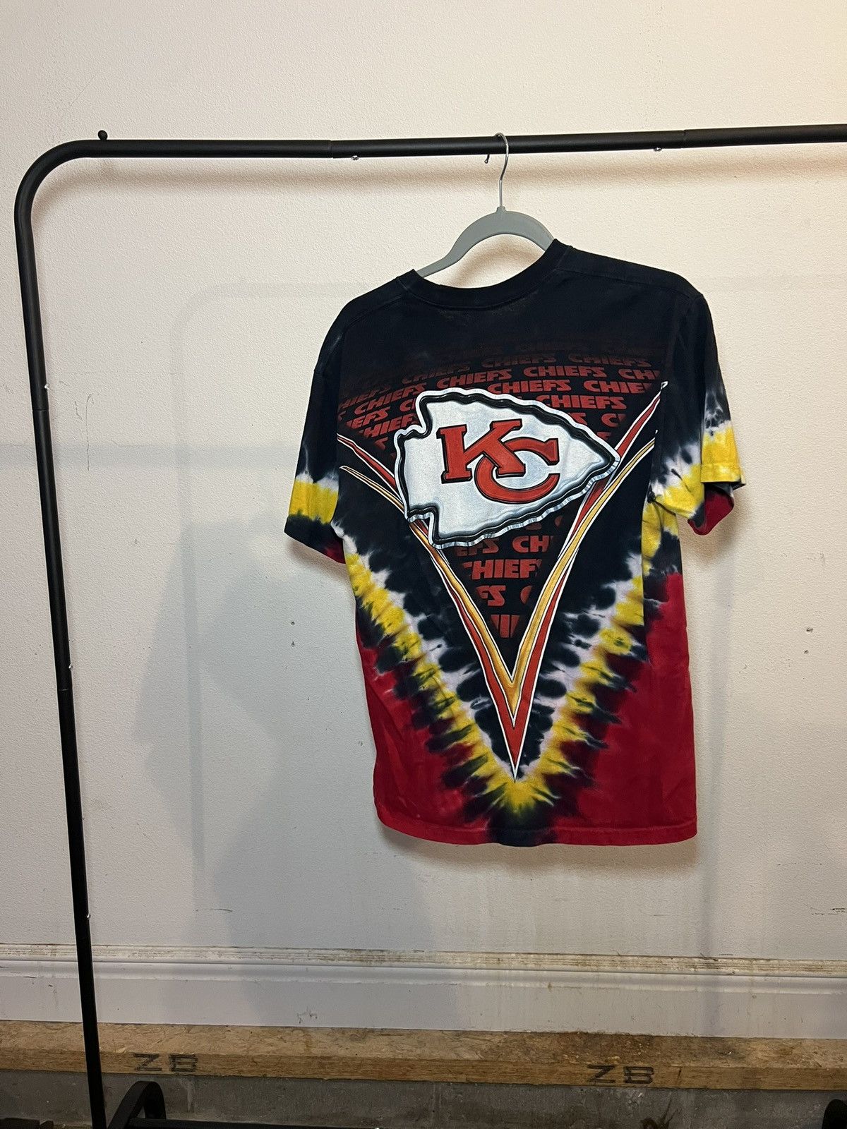 Majestic × Vintage Men's Majestic Black Kansas City Chiefs V Tie-Dye T-Shirt Size US M / EU 48-50 / 2 - 2 Thumbnail