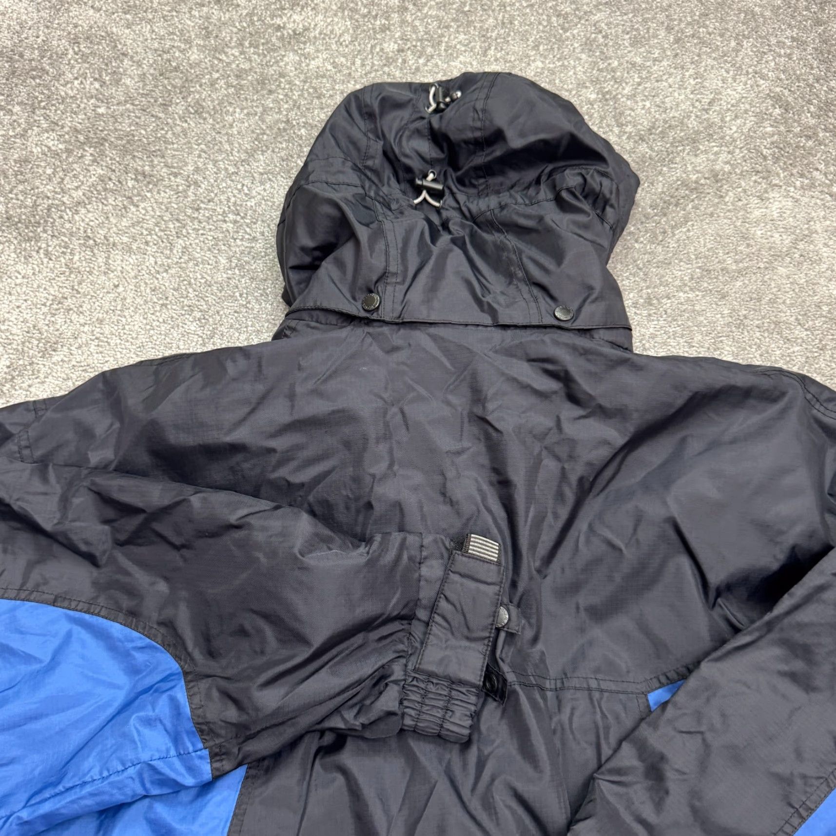 Etro VINTAGE Stearns Windbreaker Jacket Hoodie 2XL Blue Black Mens Regular Size Adult Outer Shell Nylon Full Zip Pockets 90s Retro Outdoor Touring Size US XXL / EU 58 / 5 - 4 Thumbnail