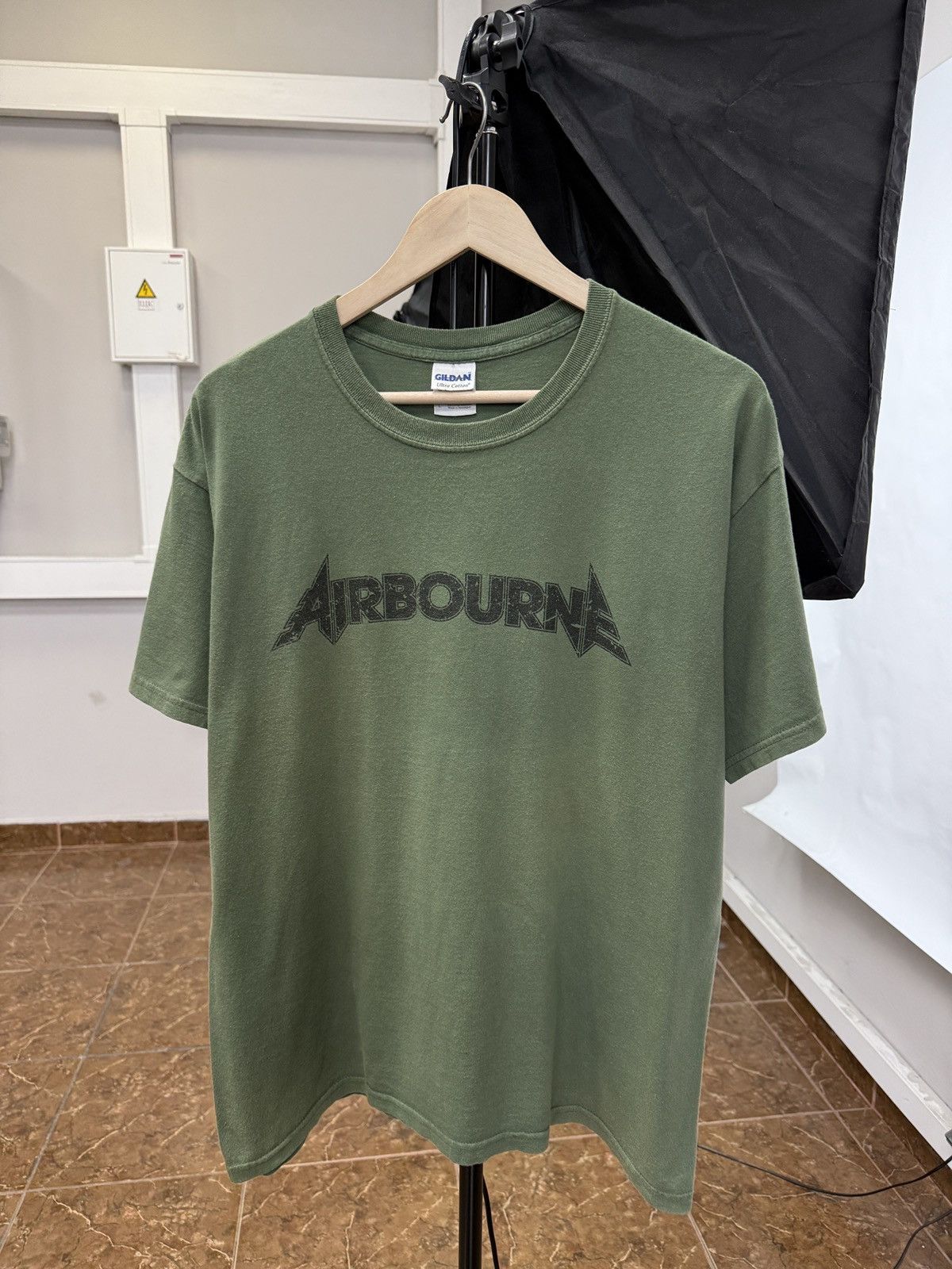 Gildan 🇦🇺 Vintage Y2K AIRBOURNE Stand Up For Rock Roll Hard Rock Size US L / EU 52-54 / 3 - 1 Thumbnail