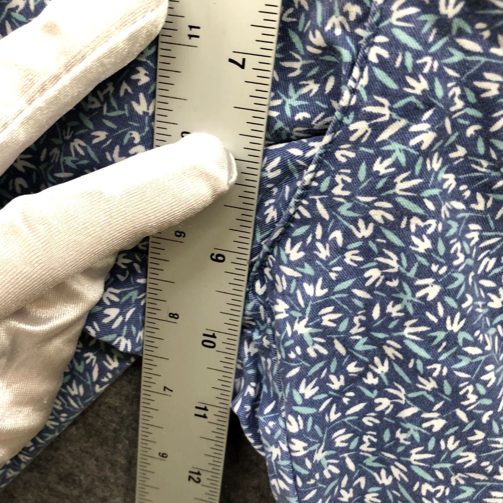 Old Navy OLD NAVY Floral Chino Shorts Womens Size 8 Blue Mid Rise Cotton Spring Summer Size 30" / US 8 / IT 44 - 7 Thumbnail