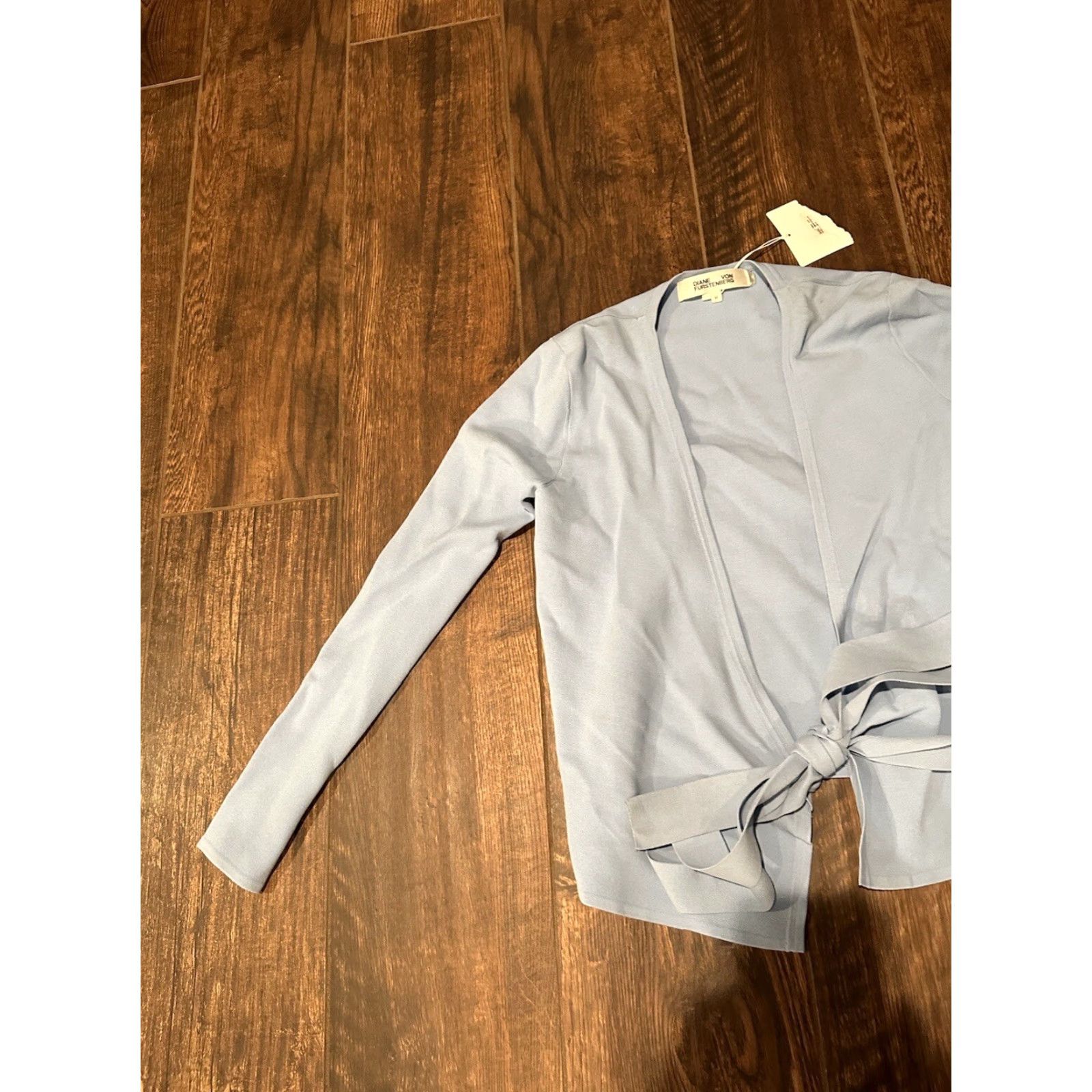 Diane von Furstenberg Diane von Furstenberg Ladies Blouse M Blue Knit Wrap Shirt Ladies M Blue Knit Wrap DVF Size M / US 6-8 / IT 42-44 - 3 Thumbnail