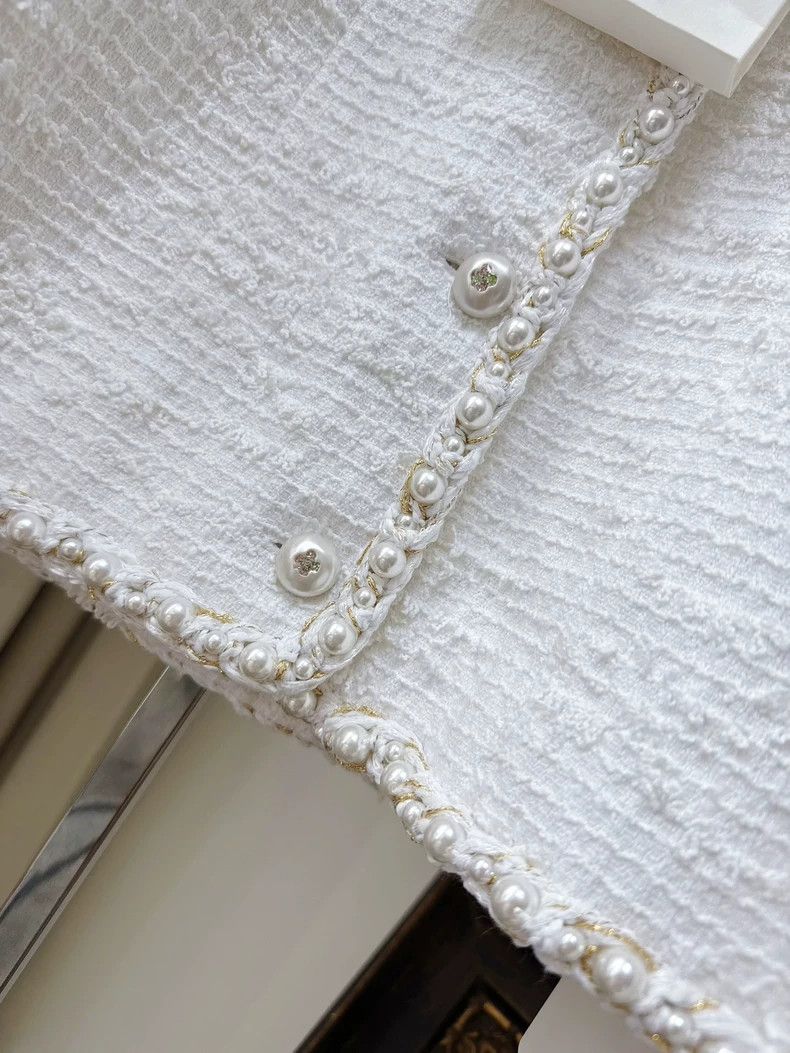 Chanel Chanel 25p spring and summer preview white pearl rolled ed Size S / US 4 / IT 40 - 3 Thumbnail