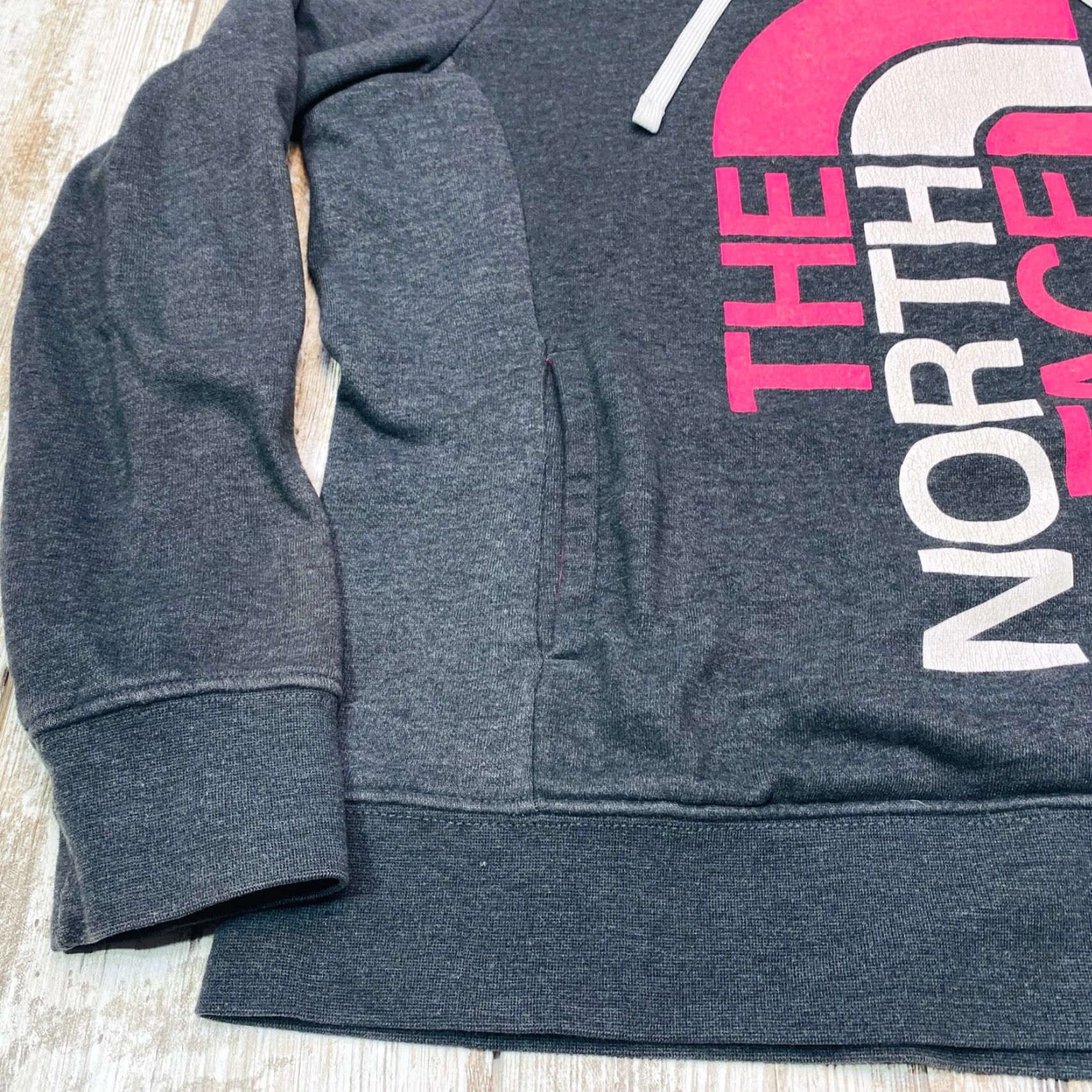 The North Face VINTAGE The North Face Womens Large Hoodie Breast Cancer Awareness Collabe 7543 Size L / US 10 / IT 46 - 3 Thumbnail