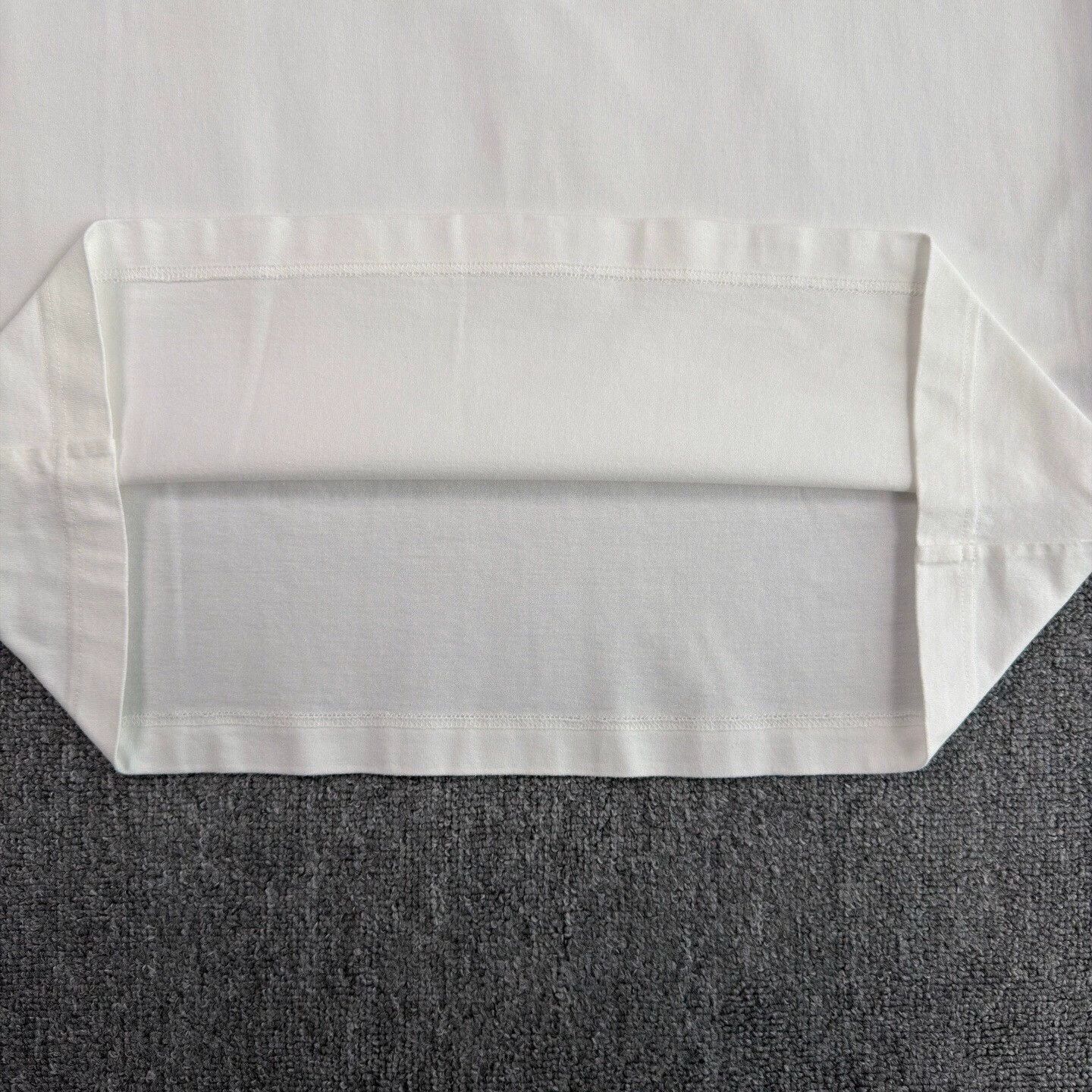 Louis Vuitton LV 25 Embossed Logo White SS M Nw Size US M / EU 48-50 / 2 - 7 Thumbnail