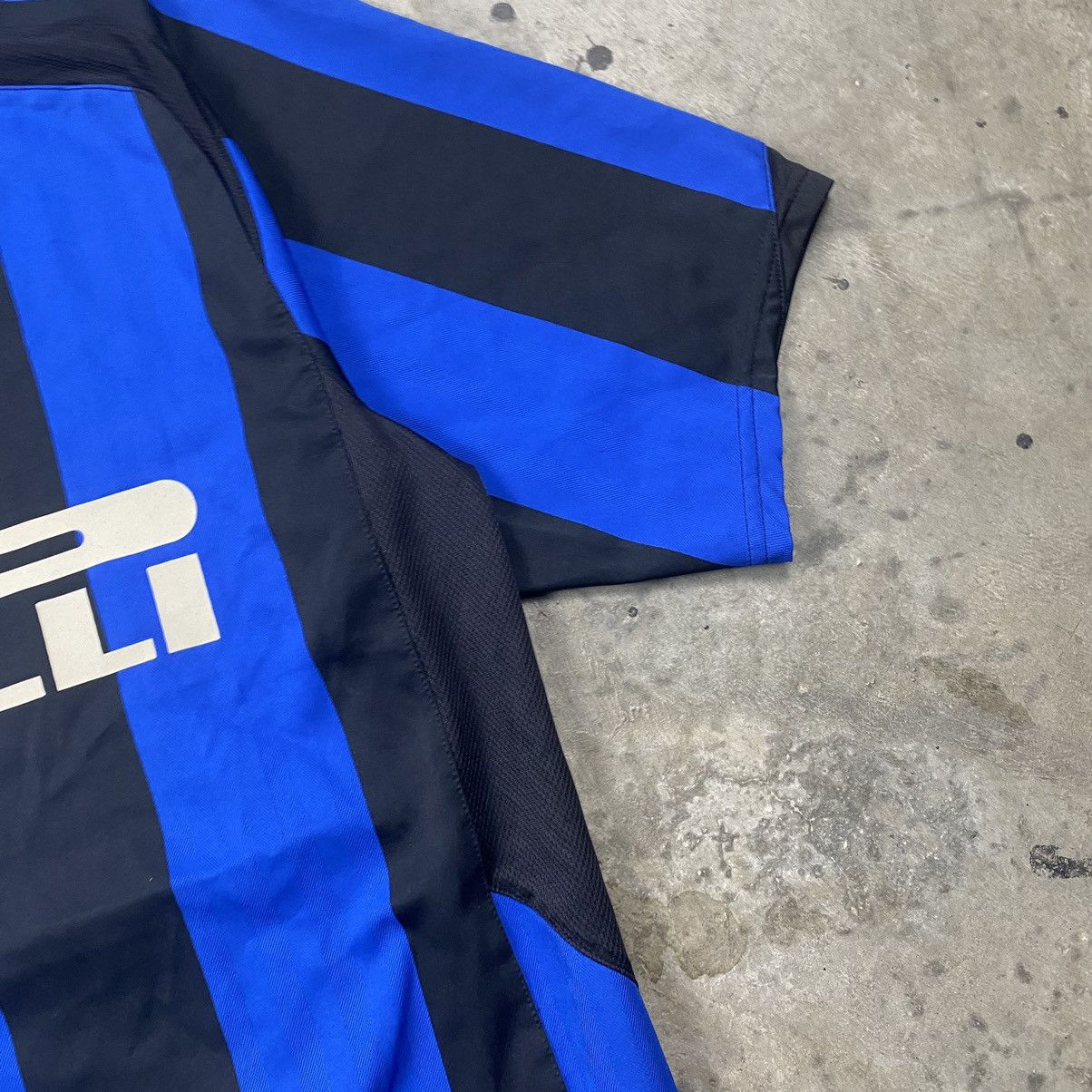Nike y2k Luis Figo Inter Milan Firelli Jersey Size US M / EU 48-50 / 2 - 5 Thumbnail