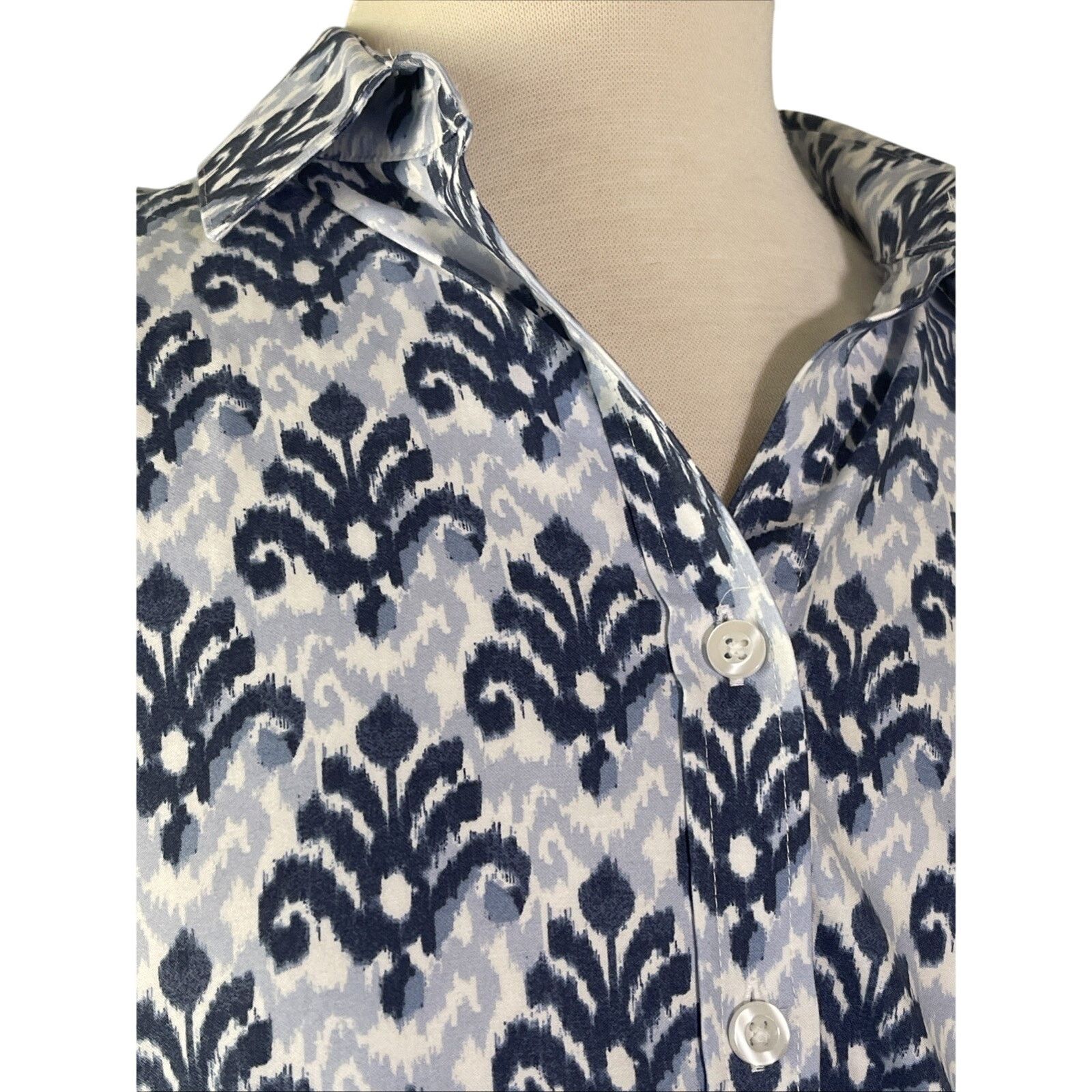 Chicos Chico's 0.5 / 6 No Iron Ikat Shirt NWT Size M / US 6-8 / IT 42-44 - 2 Thumbnail