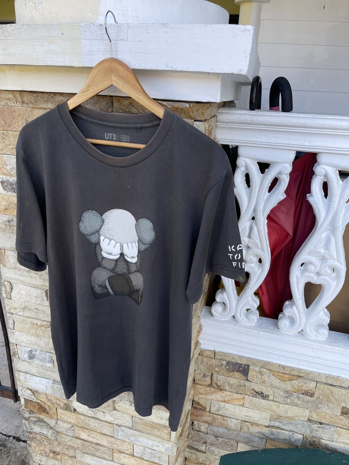 Kaws × Uniqlo Last Drop🔥Rare🔥SUN FADED Japanese KAWS Tokyo First Tee Size US XL / EU 56 / 4 - 3 Thumbnail