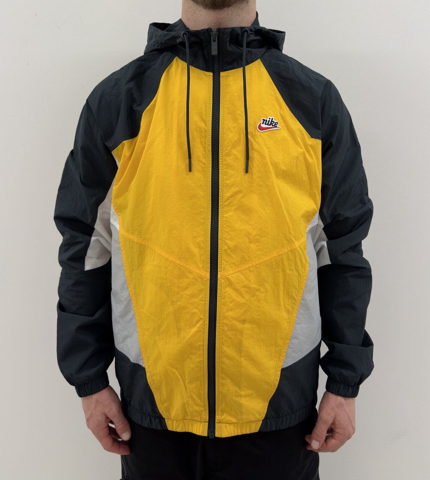 Nike Men's Nike Heritage Essentials Hooded Woven Jacket Size US S / EU 44-46 / 1 - 1 Thumbnail