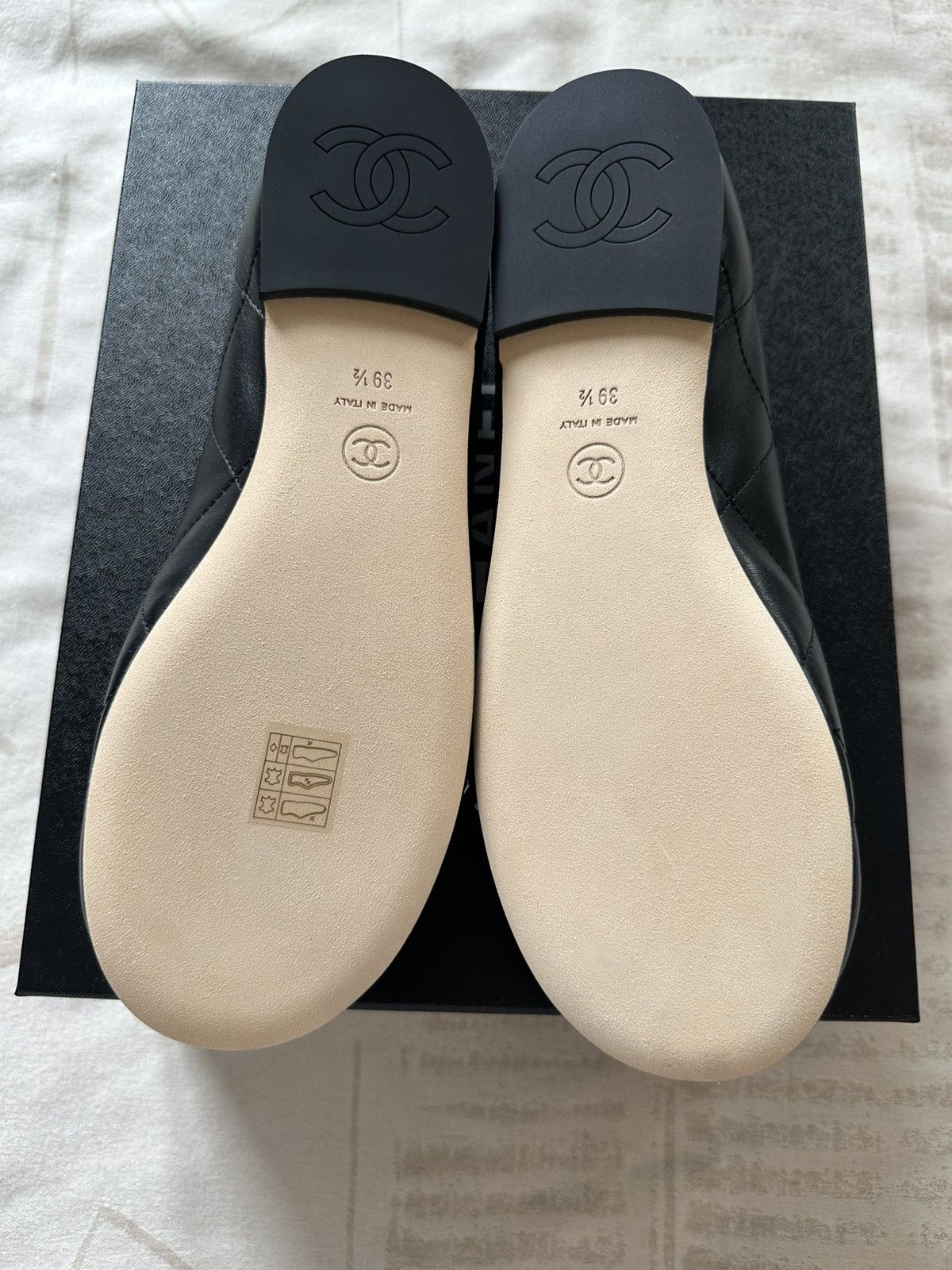Chanel Chanel 2026M coco beach Cambon flats Black color size 39.5 Size US 9.5 / IT 39.5 - 7 Thumbnail