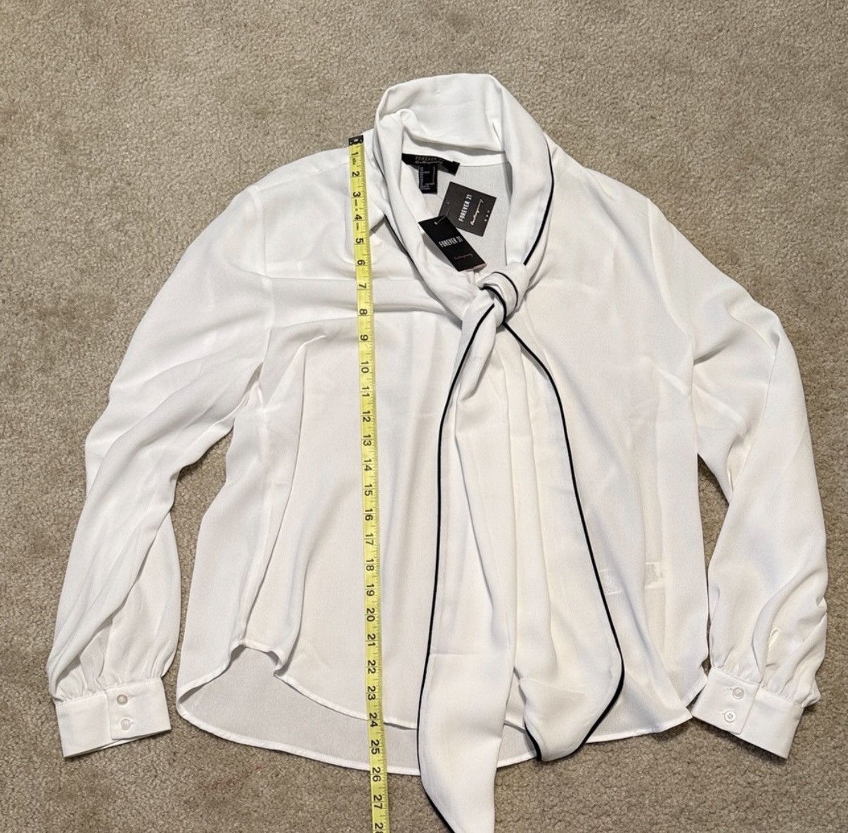 Forever 21 NWT Forever 21 White Blouse With Black Accent Size Large Size L / US 10 / IT 46 - 3 Thumbnail