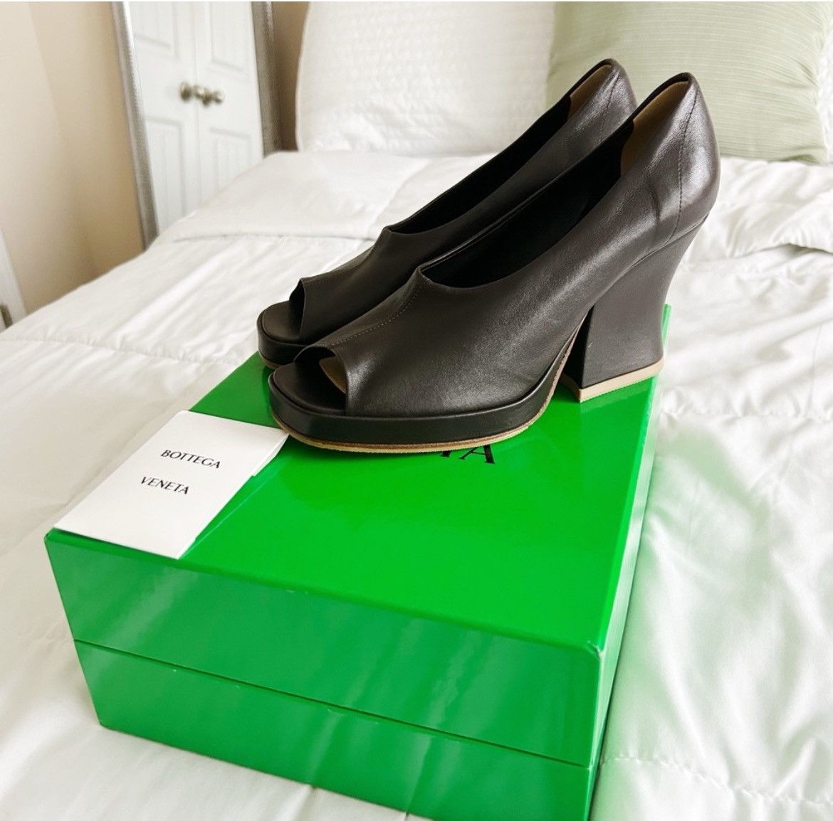 Bottega Veneta NWT Bottega Veneta Leather Angle Heel Pumps Size US 7 / IT 37 - 3 Thumbnail