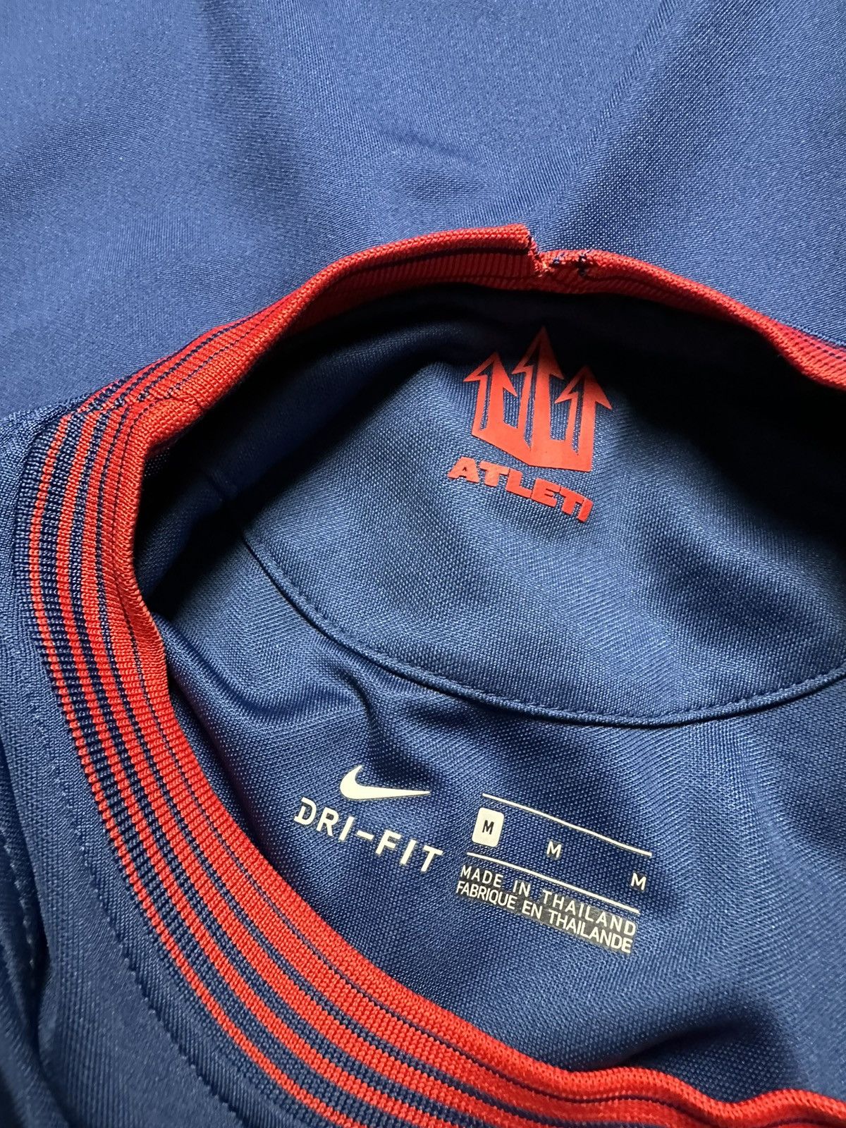 Nike × Vintage Nike Atletico Madrid blue soccer jersey size M blue away Size US M / EU 48-50 / 2 - 10 Thumbnail