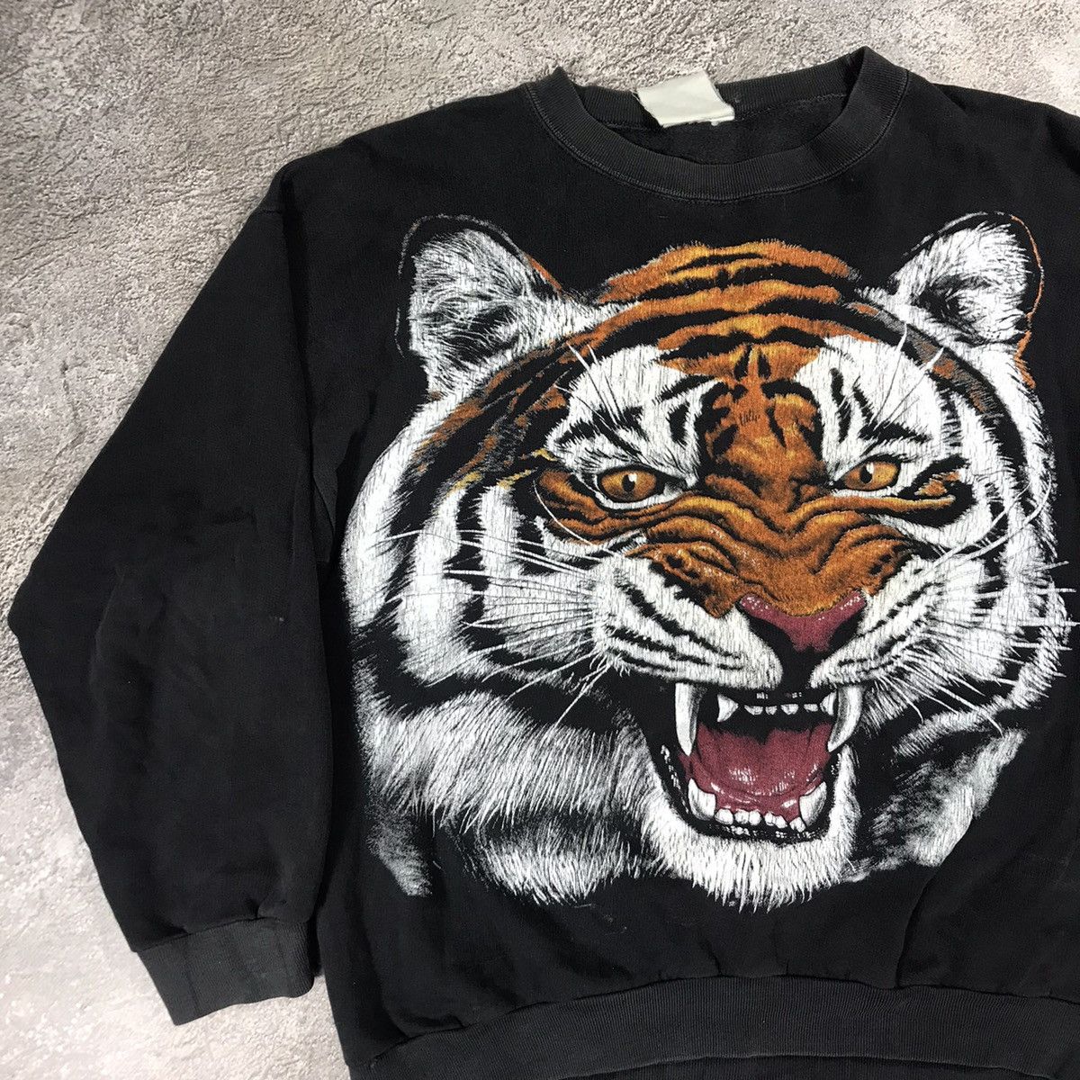 Vintage Vintage 90s Tiger Graphic Sweatshirt Streetwear Grunge XL Size US XL / EU 56 / 4 - 3 Thumbnail