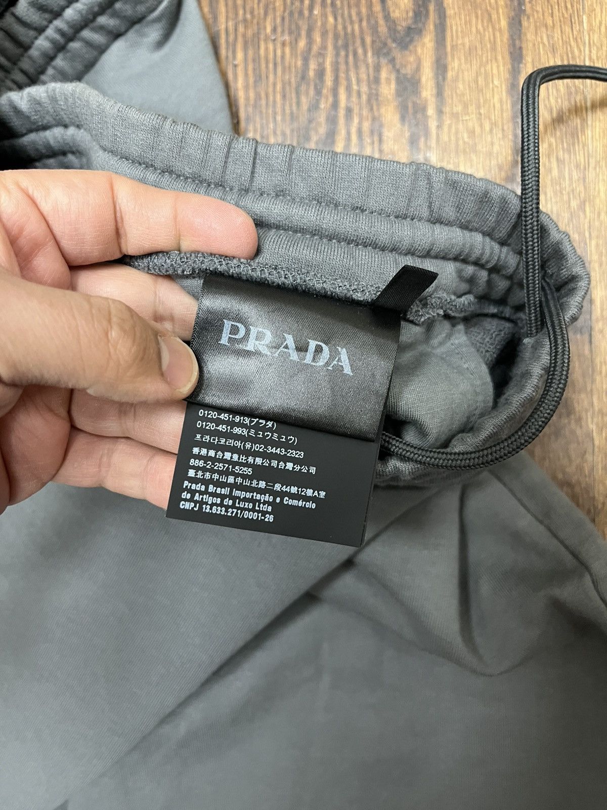 Prada Prada Red Tab Logo Pocket Grey Sweatpants Size S Size US 30 / EU 46 - 4 Thumbnail