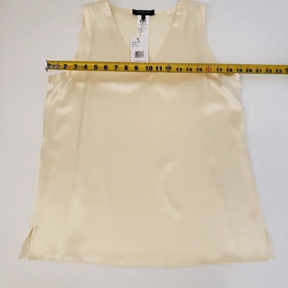 Lafayette 148 LAFAYETTE148 Perla Luxe Silk Charmeuse V-Neck Blouse - (MDS) Size S / US 4 / IT 40 - 6 Thumbnail