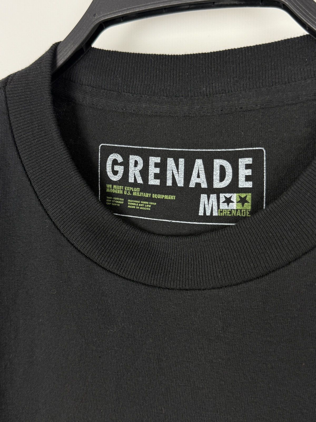Grenade Y2K Vintage Grenade Gloves Over Printed Graphic T-Shirt Size US M / EU 48-50 / 2 - 3 Thumbnail