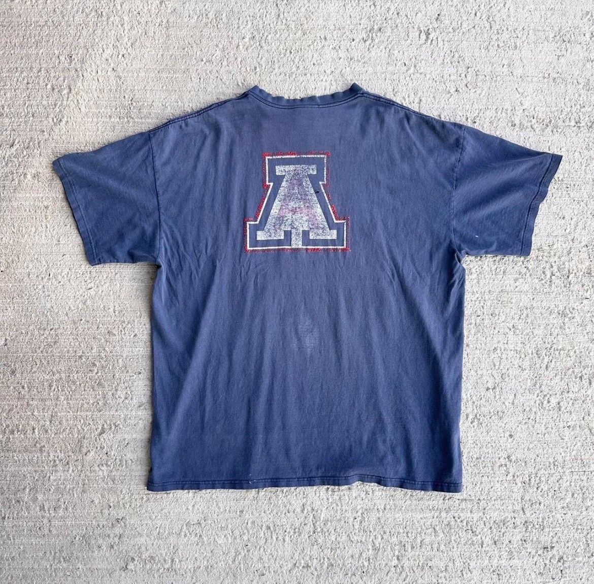 Nike Vintage faded Nike Center Swoosh Arizona Wildcats Shirt Size US XXL / EU 58 / 5 - 3 Thumbnail