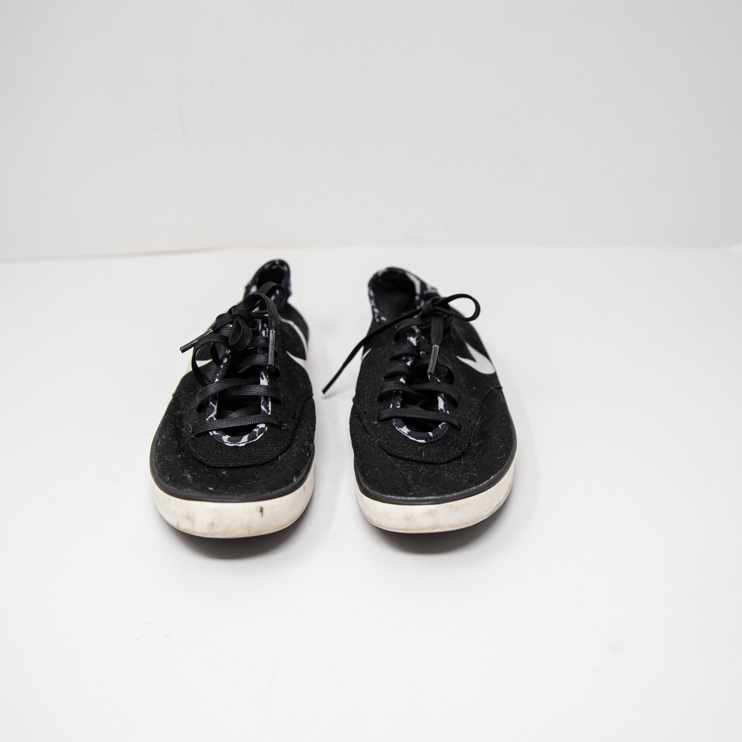 Nike Nike Women's Cotton Canvas Low Top Lace Size US 6 / IT 36 - 2 Thumbnail