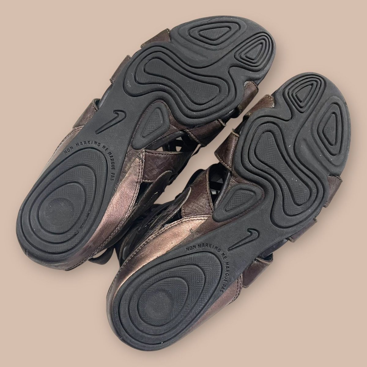 Nike NIKE WMNS GLADIATOR SANDALS Size US 6 / EU 39 - 15 Thumbnail