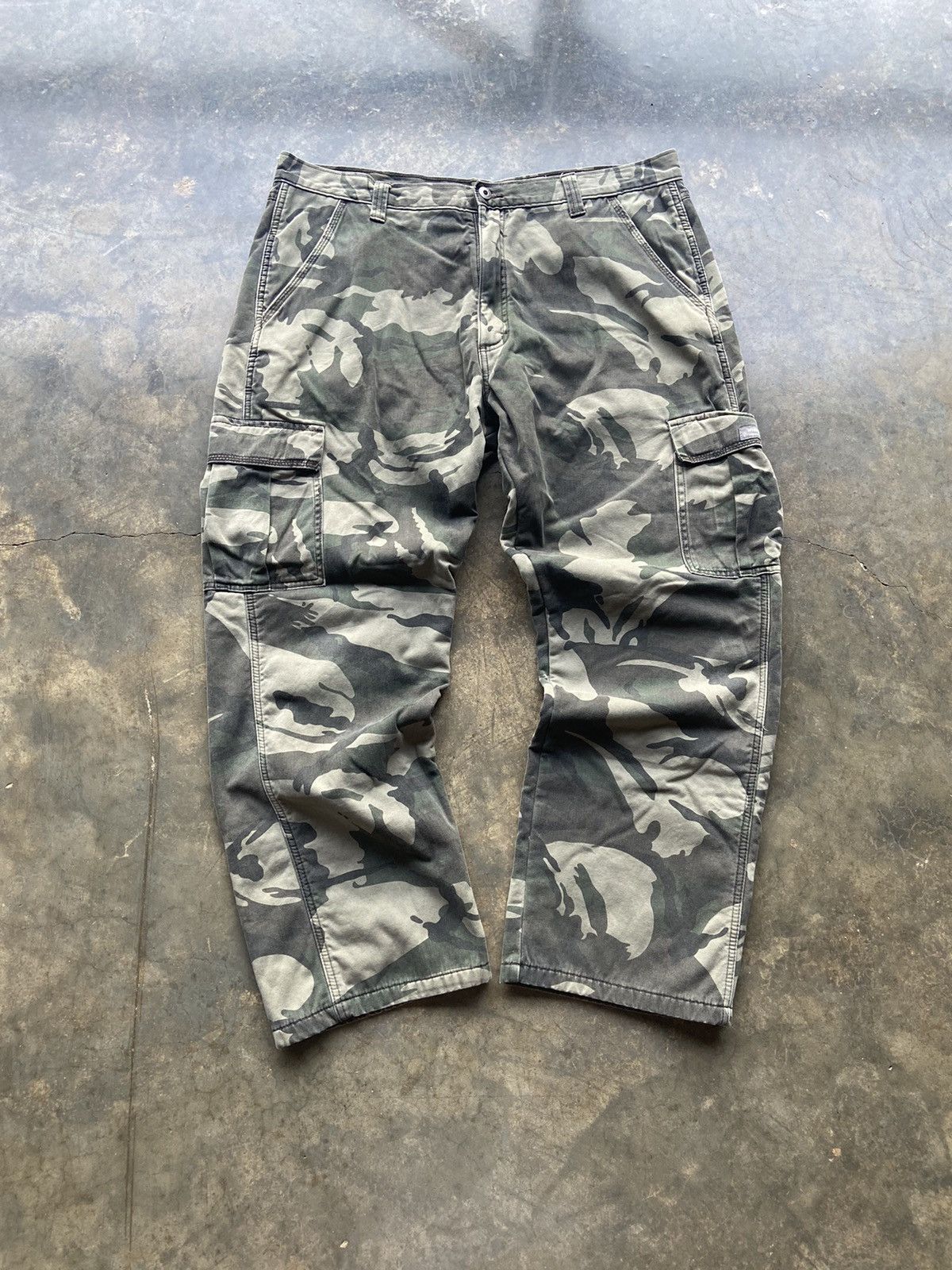 Vintage Crazy Vintage Baggy Y2K Wrangler Camo Work Pants 38x30 Size US 38 / EU 54 - 2 Thumbnail