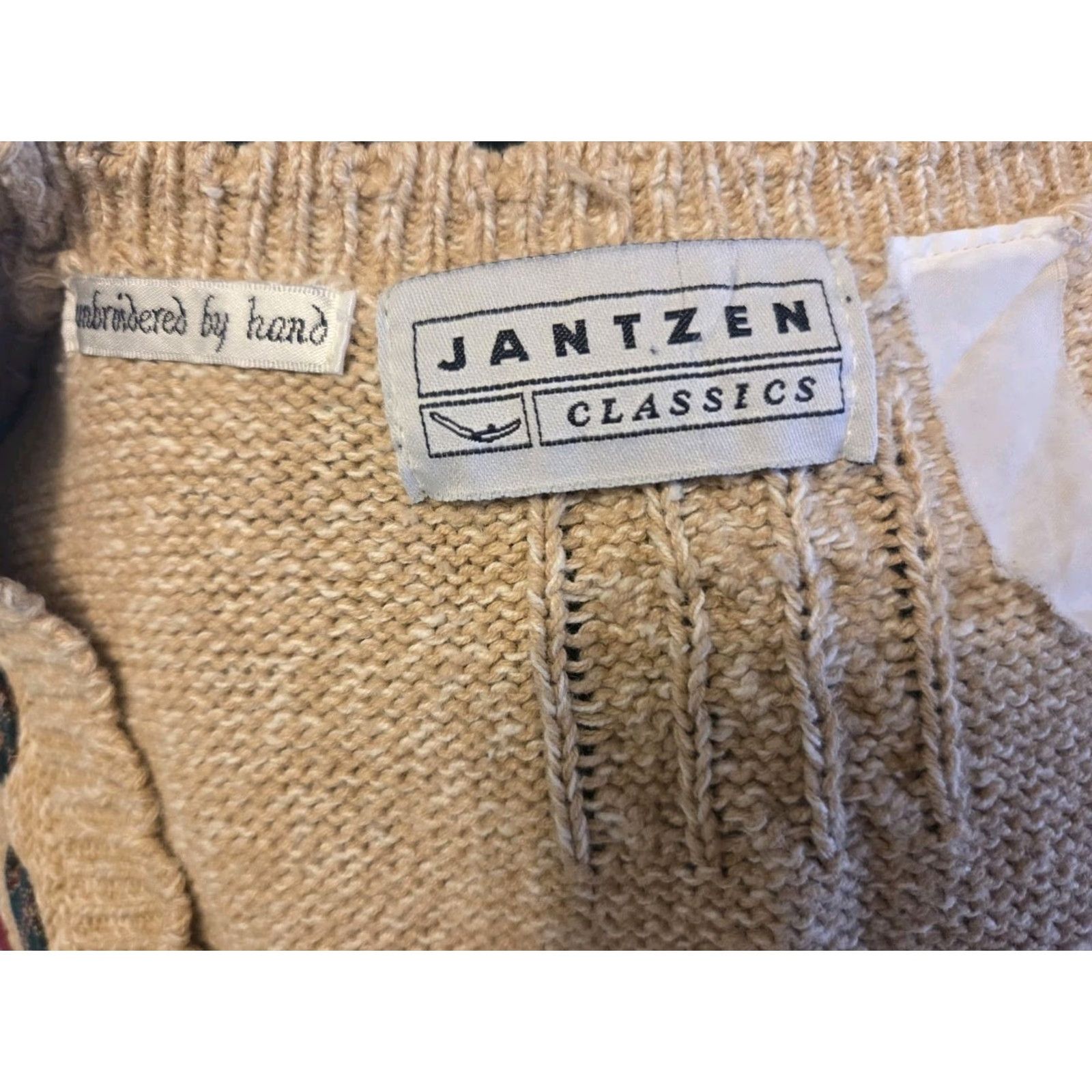 Jantzen VINTAGE Jantzen Classics Beige Floral Embroidered Sleeveless Sweater Vest L Beige 1980s Womens Mans Boys Girls Creative? Size L / US 10 / IT 46 - 7 Thumbnail