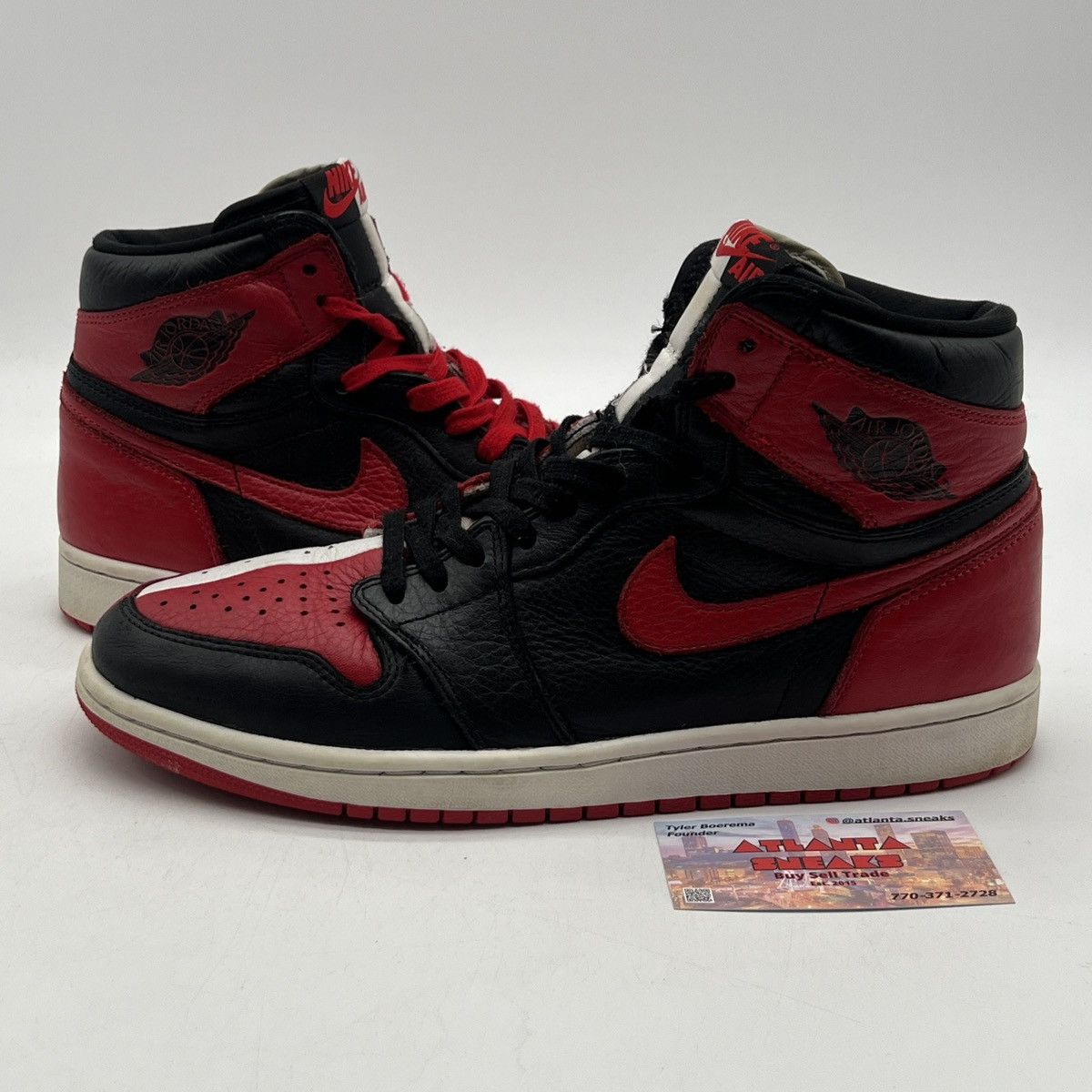 Nike Air Jordan 1 high homage to home Size US 10 / EU 43 - 1 Thumbnail