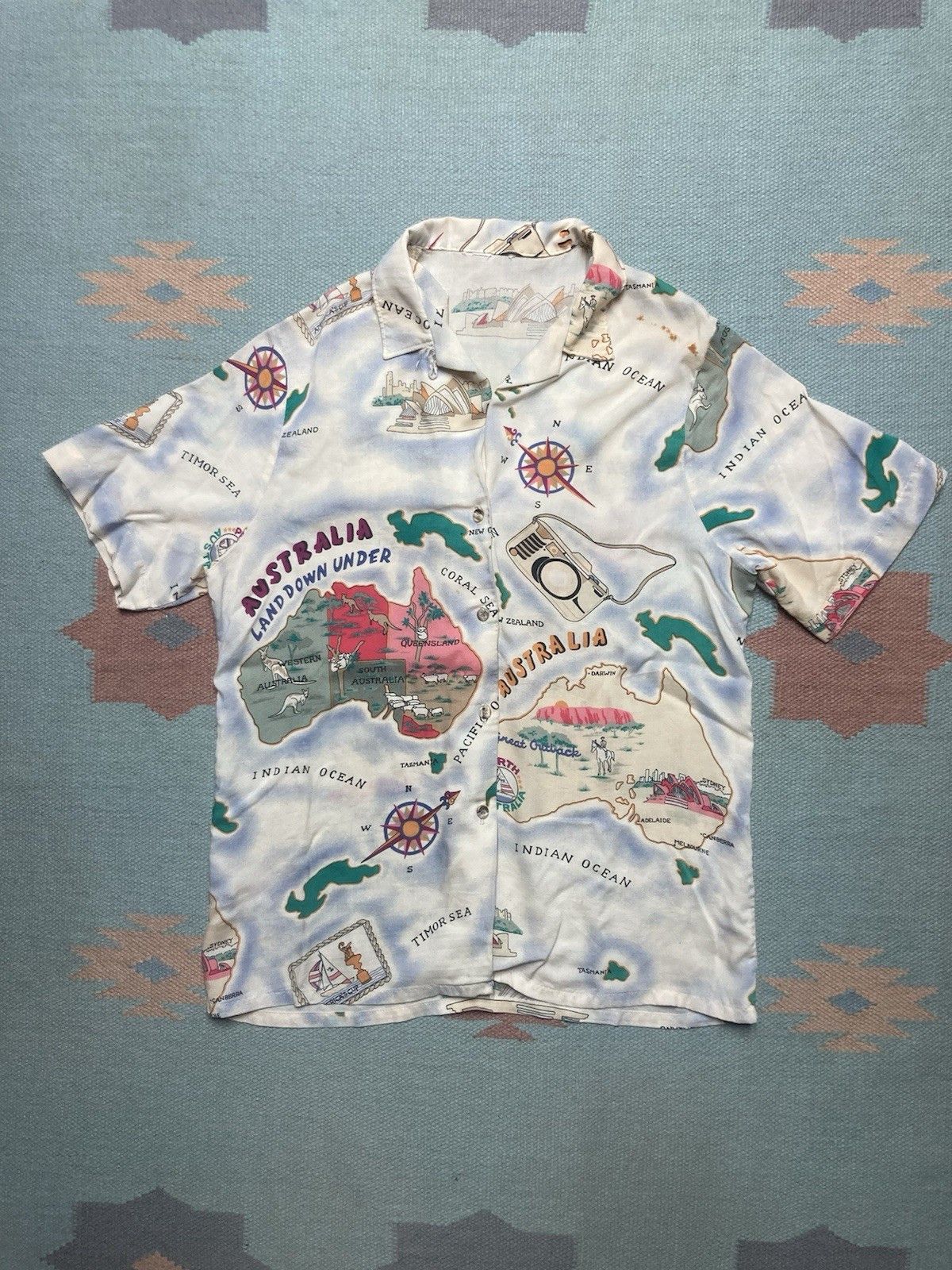 Vintage 70s loop collar hawaiian shirt rayon picture print map S Size US S / EU 44-46 / 1 - 1 Thumbnail