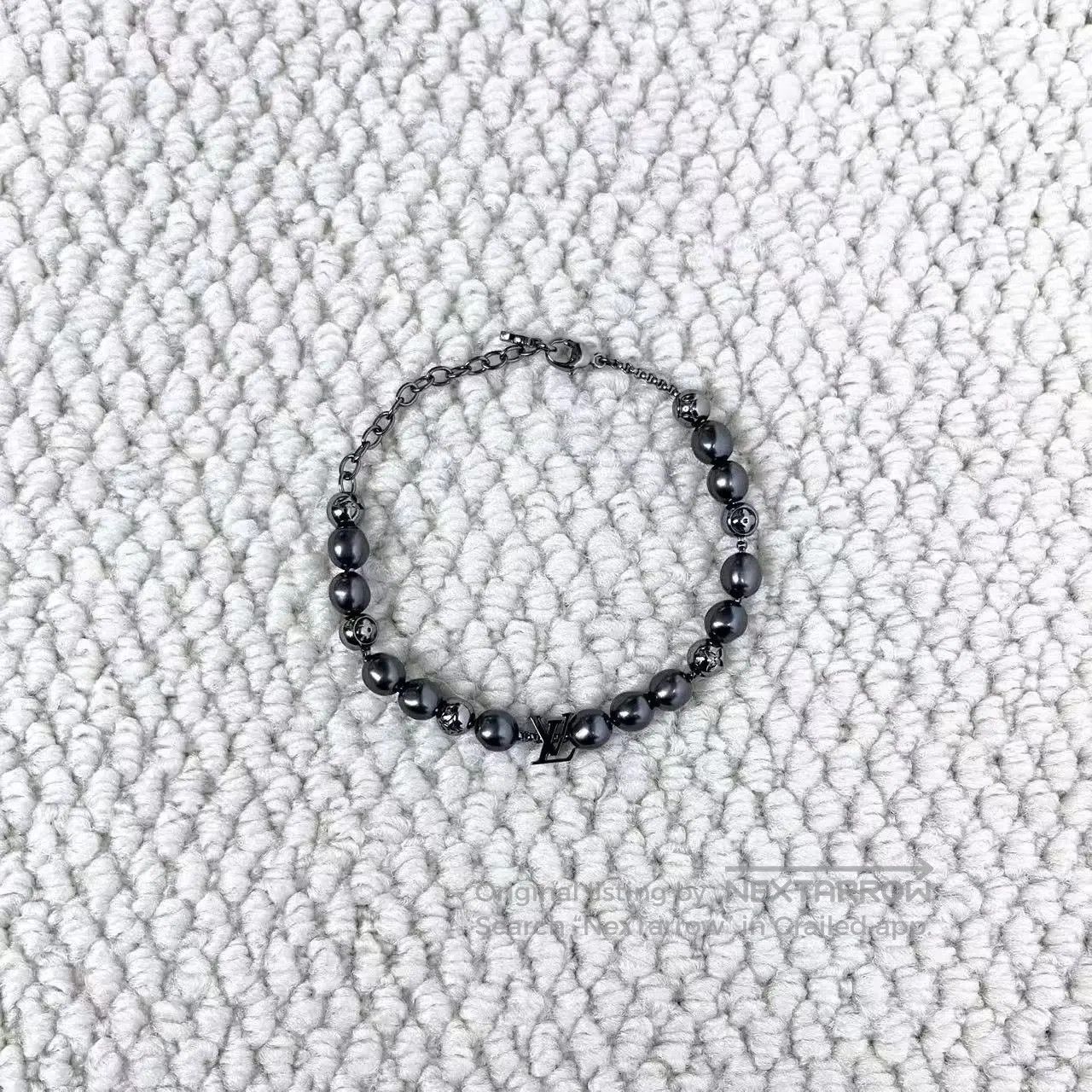 Louis Vuitton louis vuitton gray silver beaded bracelet. Size ONE SIZE - 2 Thumbnail