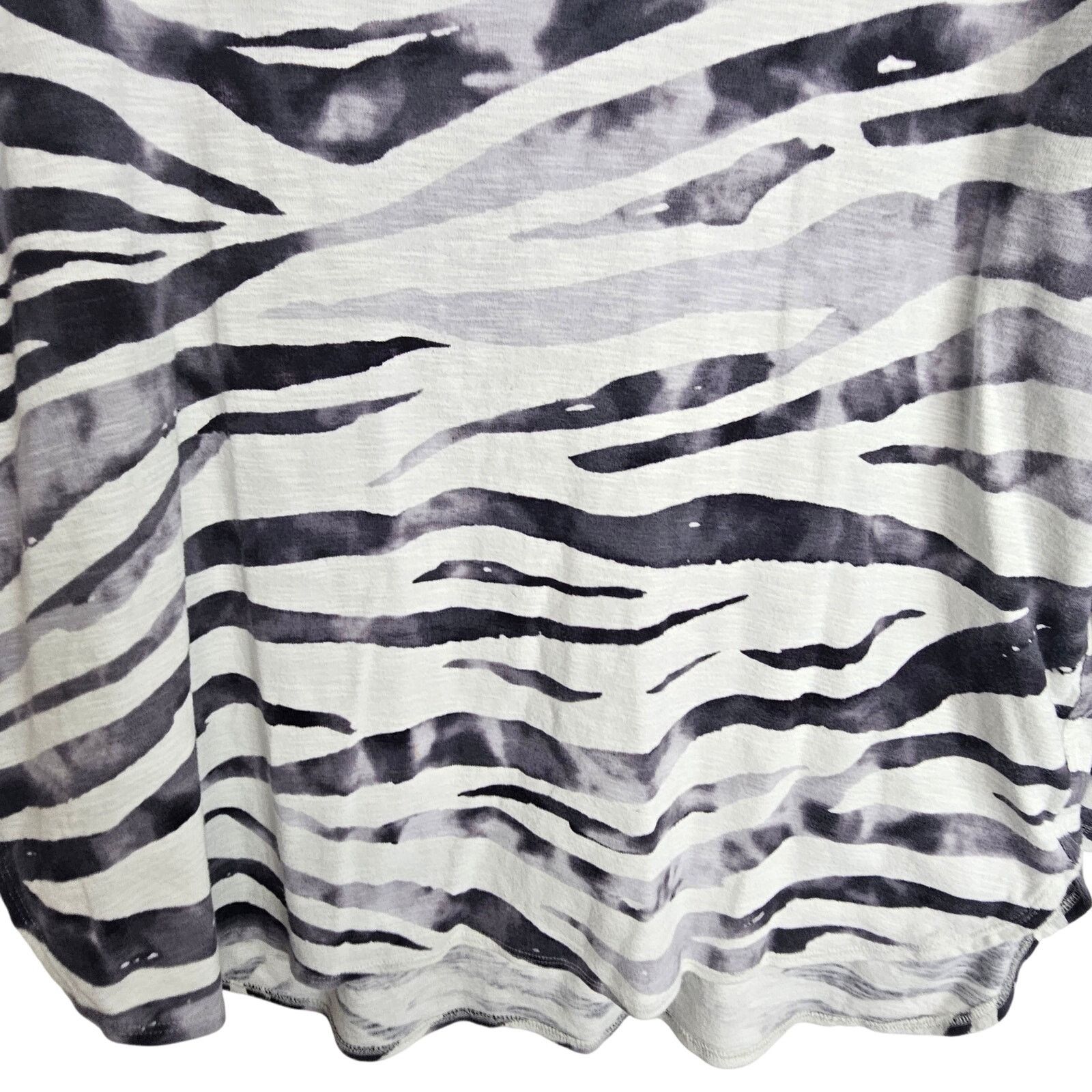 Tommy Bahama Tommy Bahama Women Zebra Print Tshirt Safari Travel Vacation Size L / US 10 / IT 46 - 3 Thumbnail