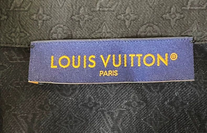Louis Vuitton Louis Vuitton Logo New Dark Embossed Single-Breasted Short Size US S / EU 44-46 / 1 - 6 Thumbnail