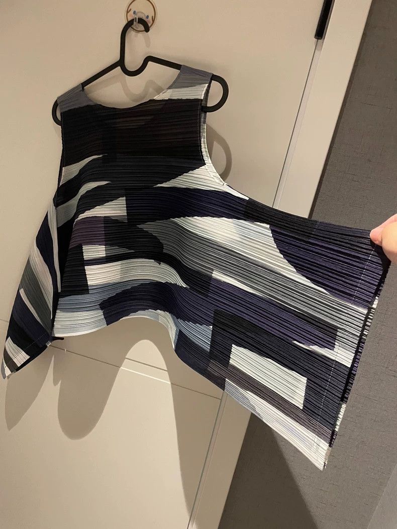 Issey Miyake Issey Miyake size:3 A short black and grey dress Size XS / US 0-2 / IT 36-38 - 6 Thumbnail