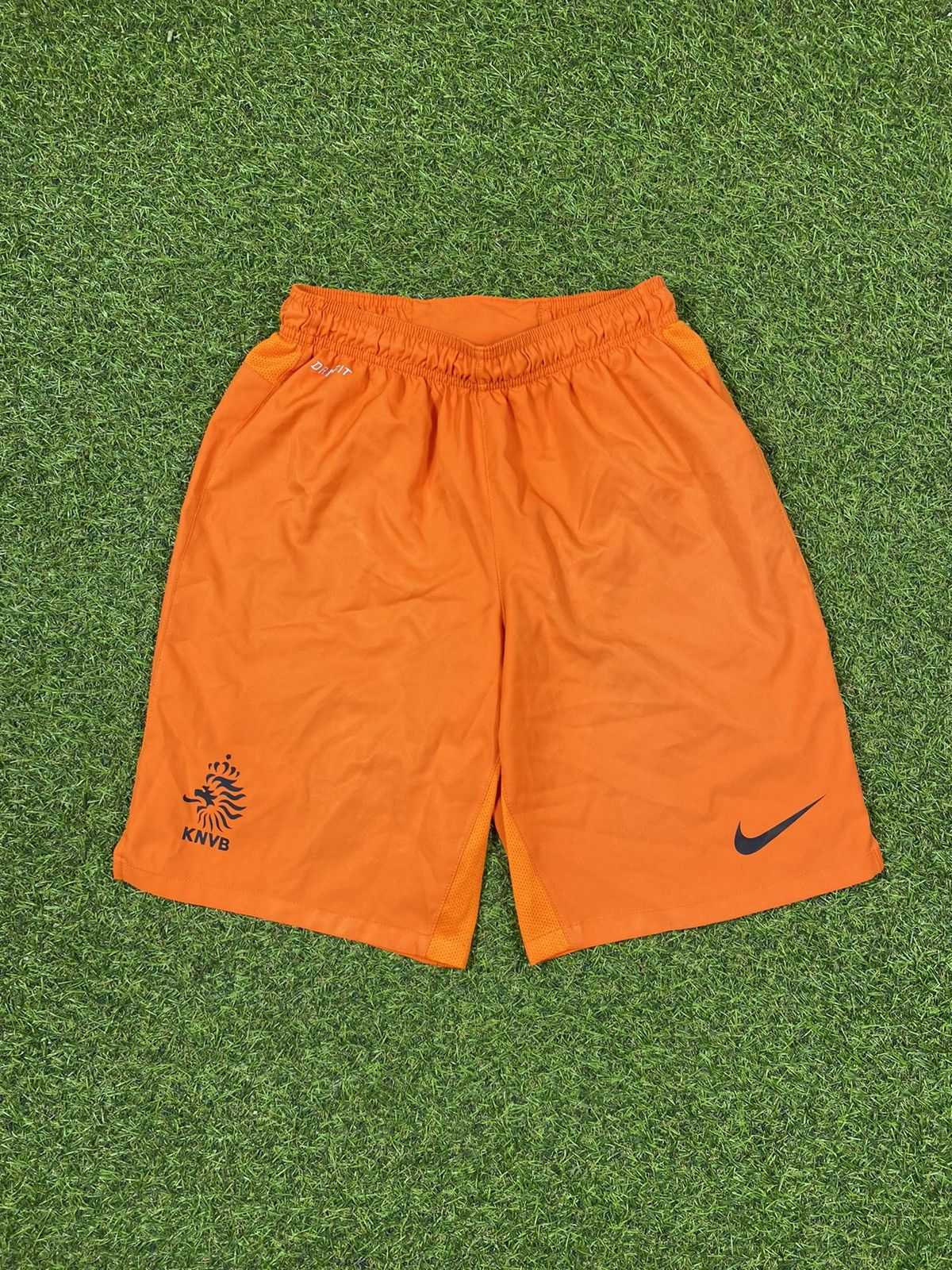 Nike Vintage Nike shorts streetwear swoosh casual y2k size S Size US 30 / EU 46 - 1 Thumbnail